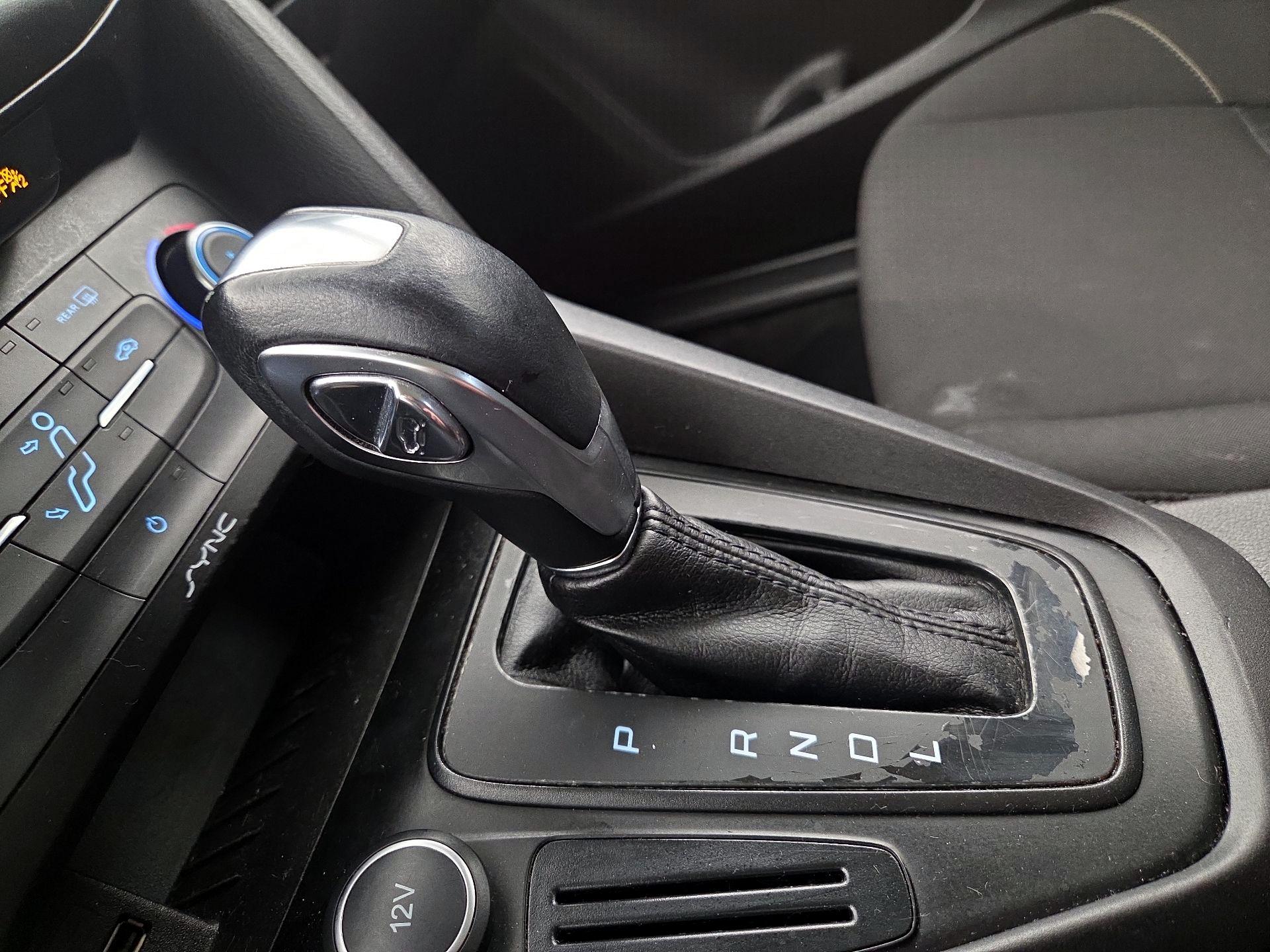 Thumbnail: 2015 Ford Focus - 17