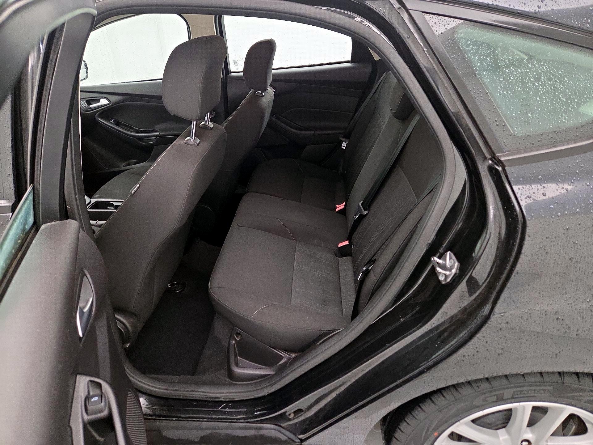 Thumbnail: 2015 Ford Focus - 19