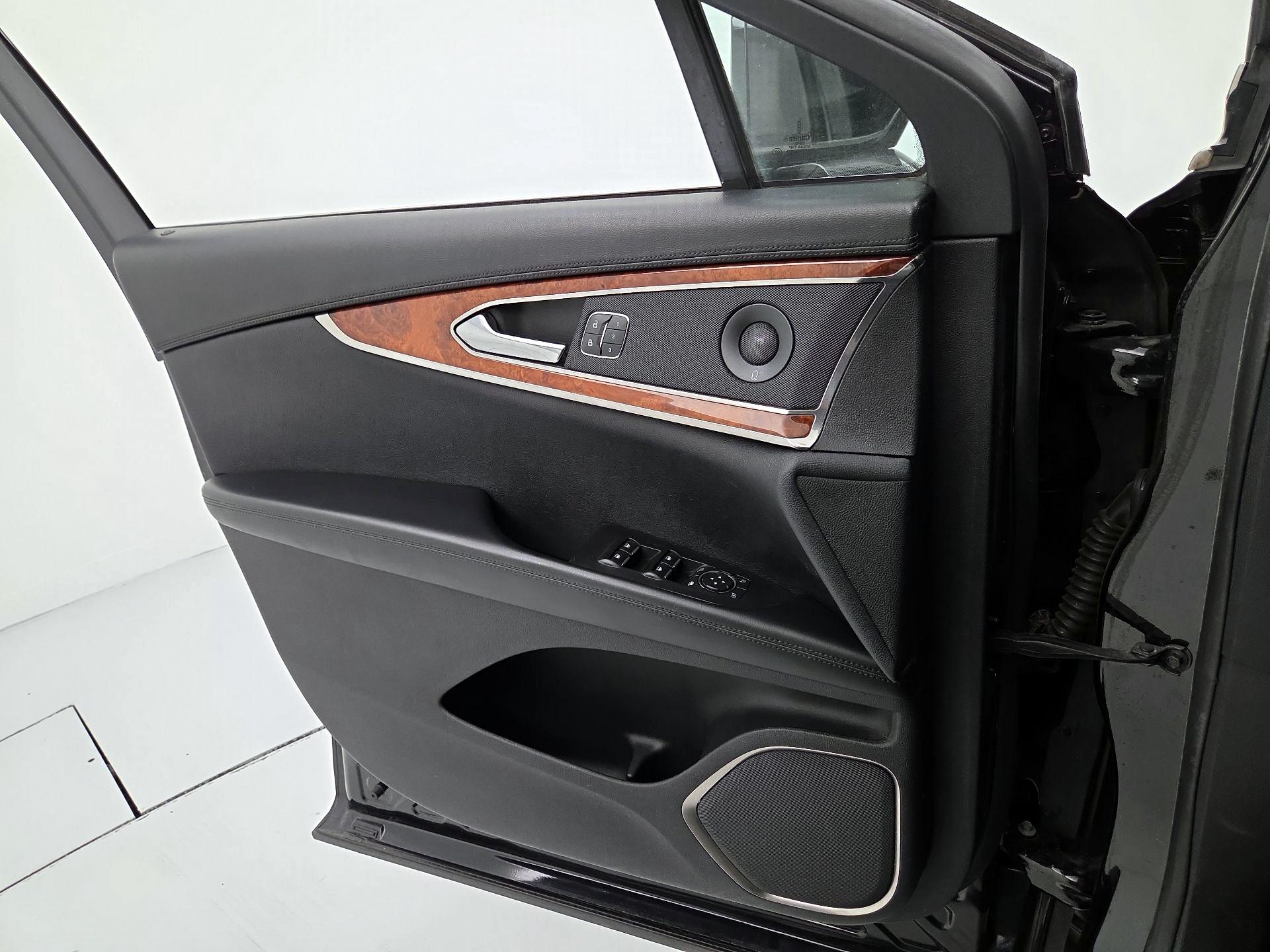 Thumbnail: 2019 Lincoln Nautilus - 12