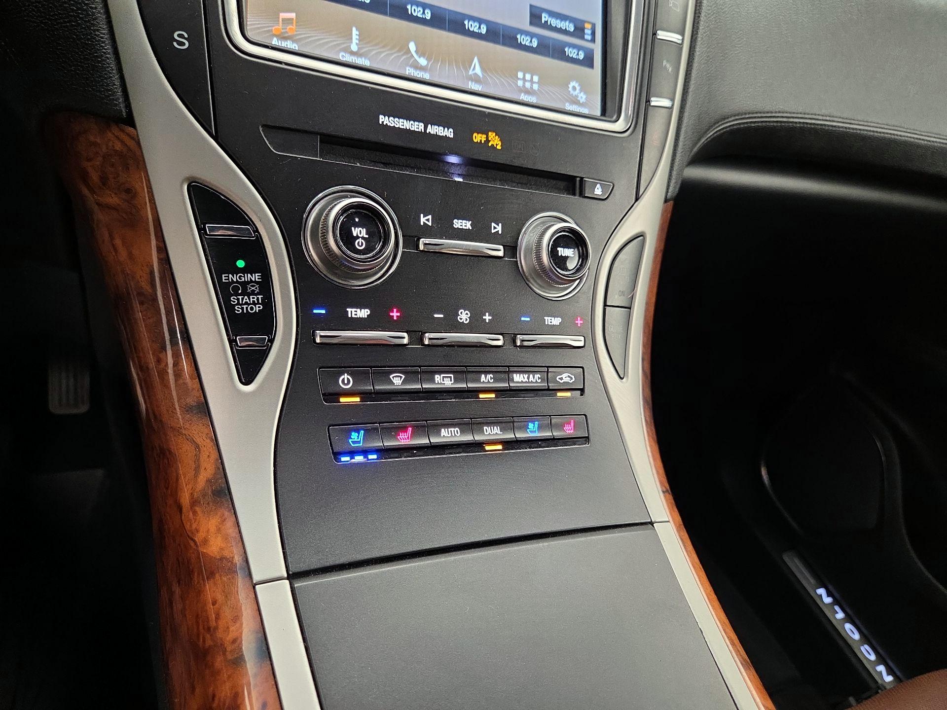 Thumbnail: 2019 Lincoln Nautilus - 16