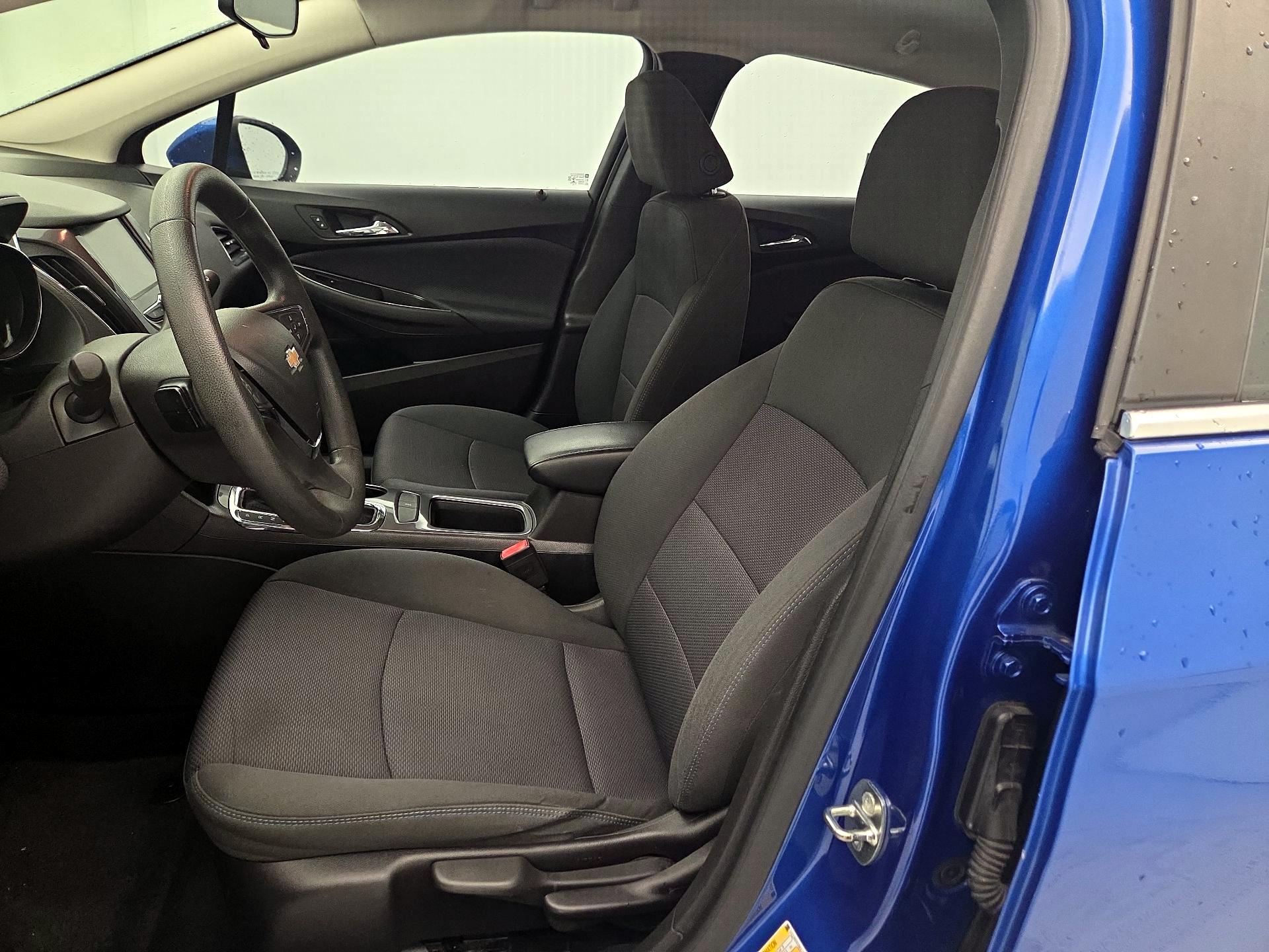Thumbnail: 2018 Chevrolet Cruze - 11