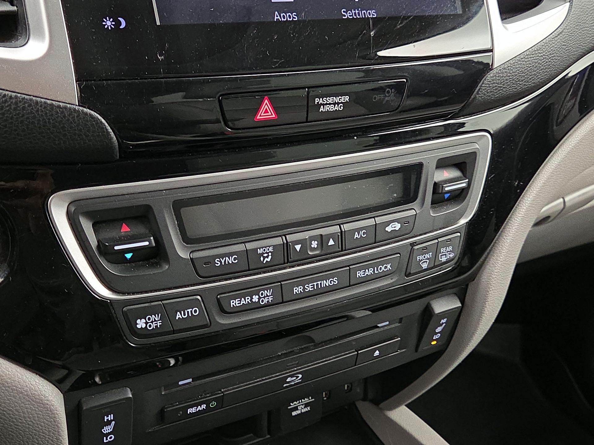 Thumbnail: 2018 Honda Pilot - 17
