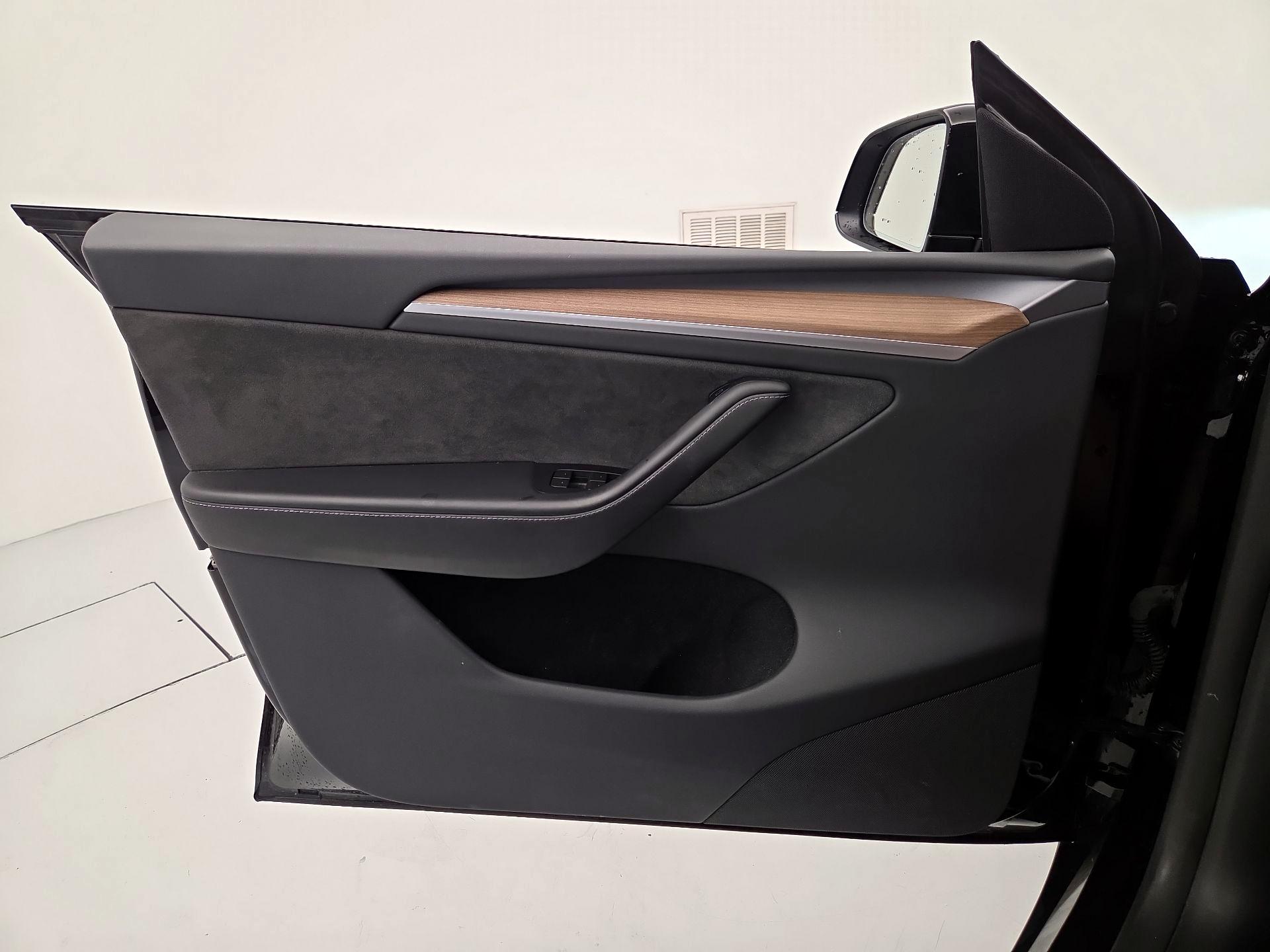Thumbnail: 2023 Tesla Model Y - 12