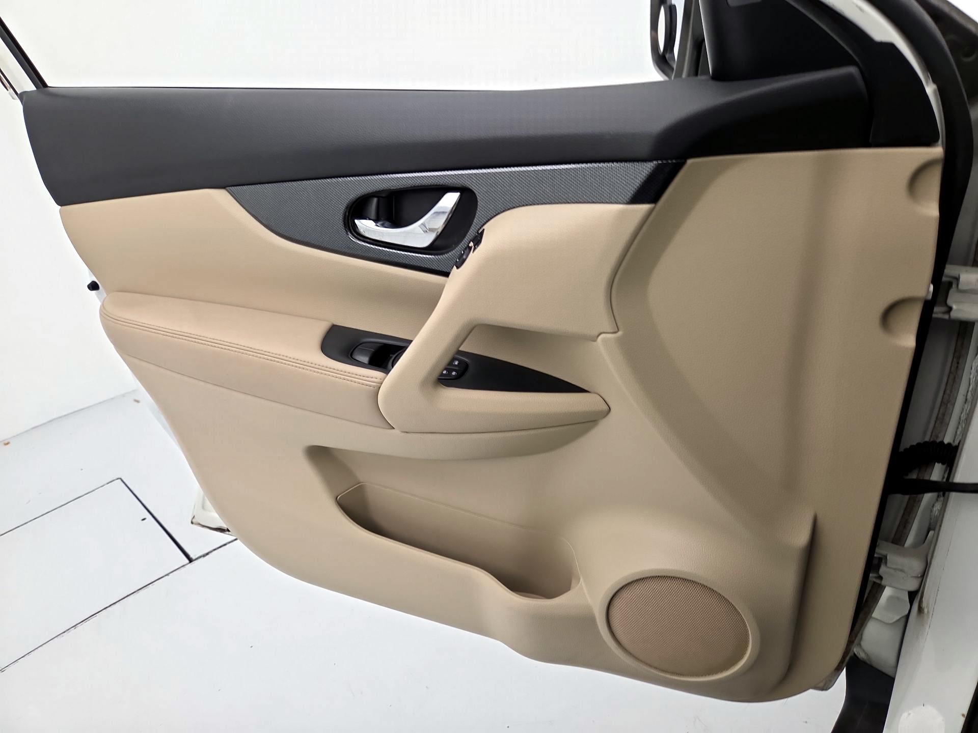 Thumbnail: 2016 Nissan Rogue - 12