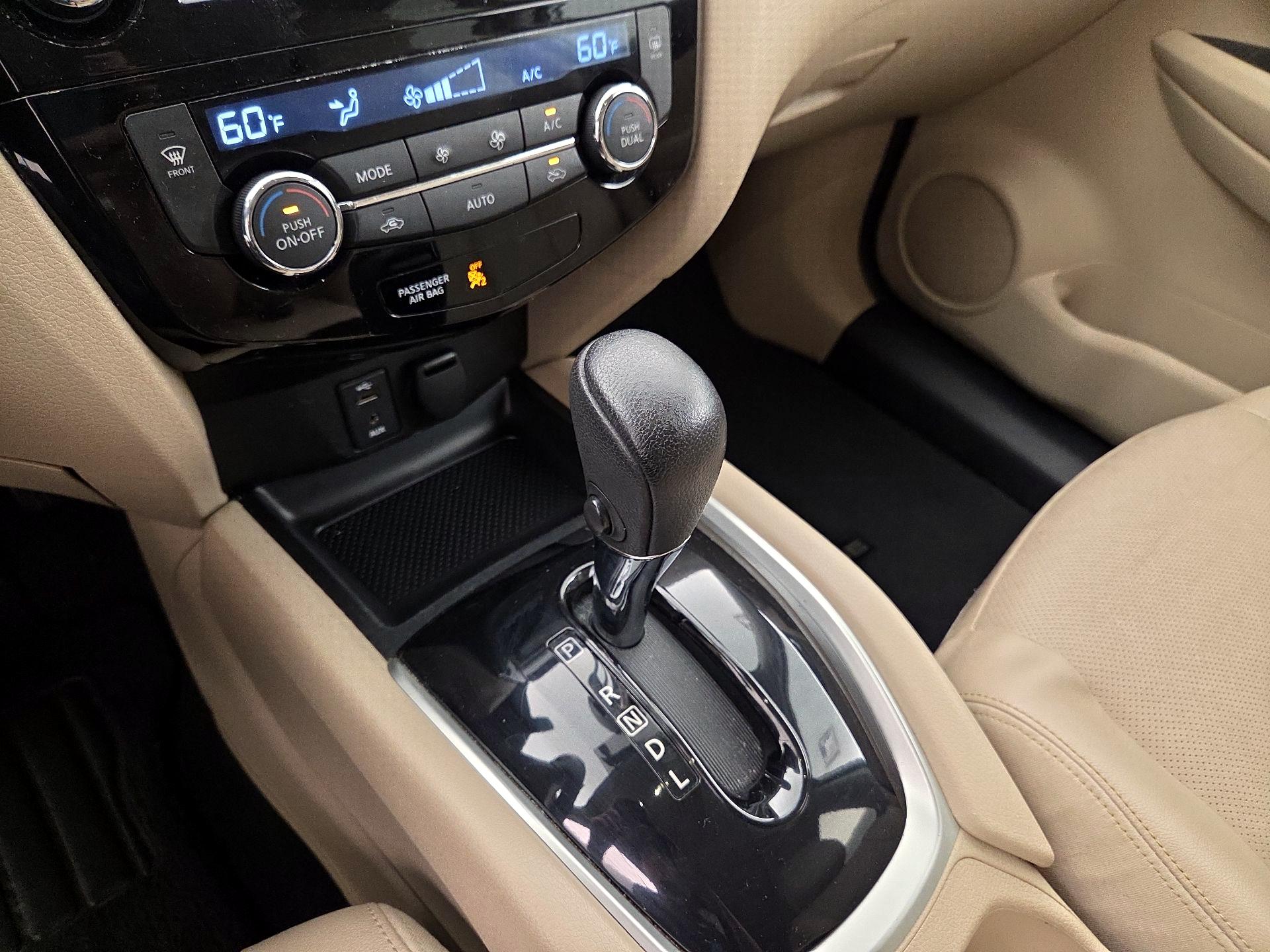 Thumbnail: 2016 Nissan Rogue - 17