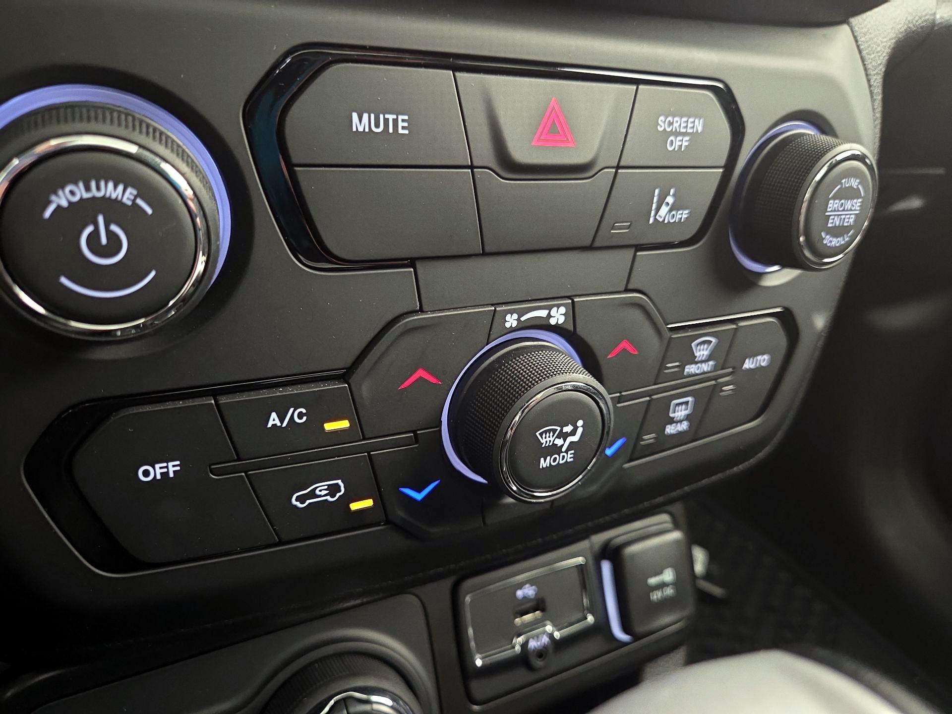 Thumbnail: 2023 Jeep Renegade - 17