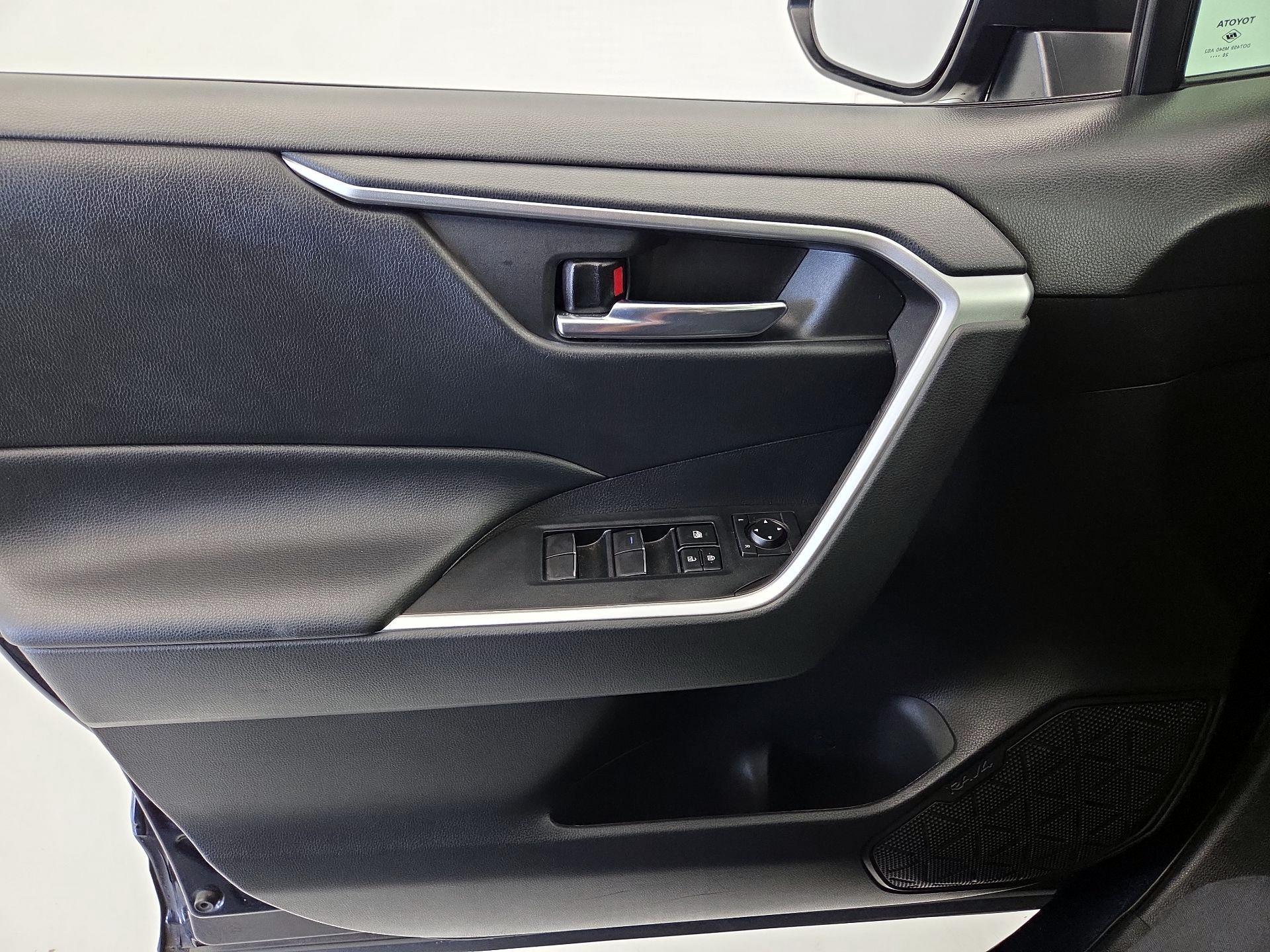 Thumbnail: 2021 Toyota RAV4 - 12