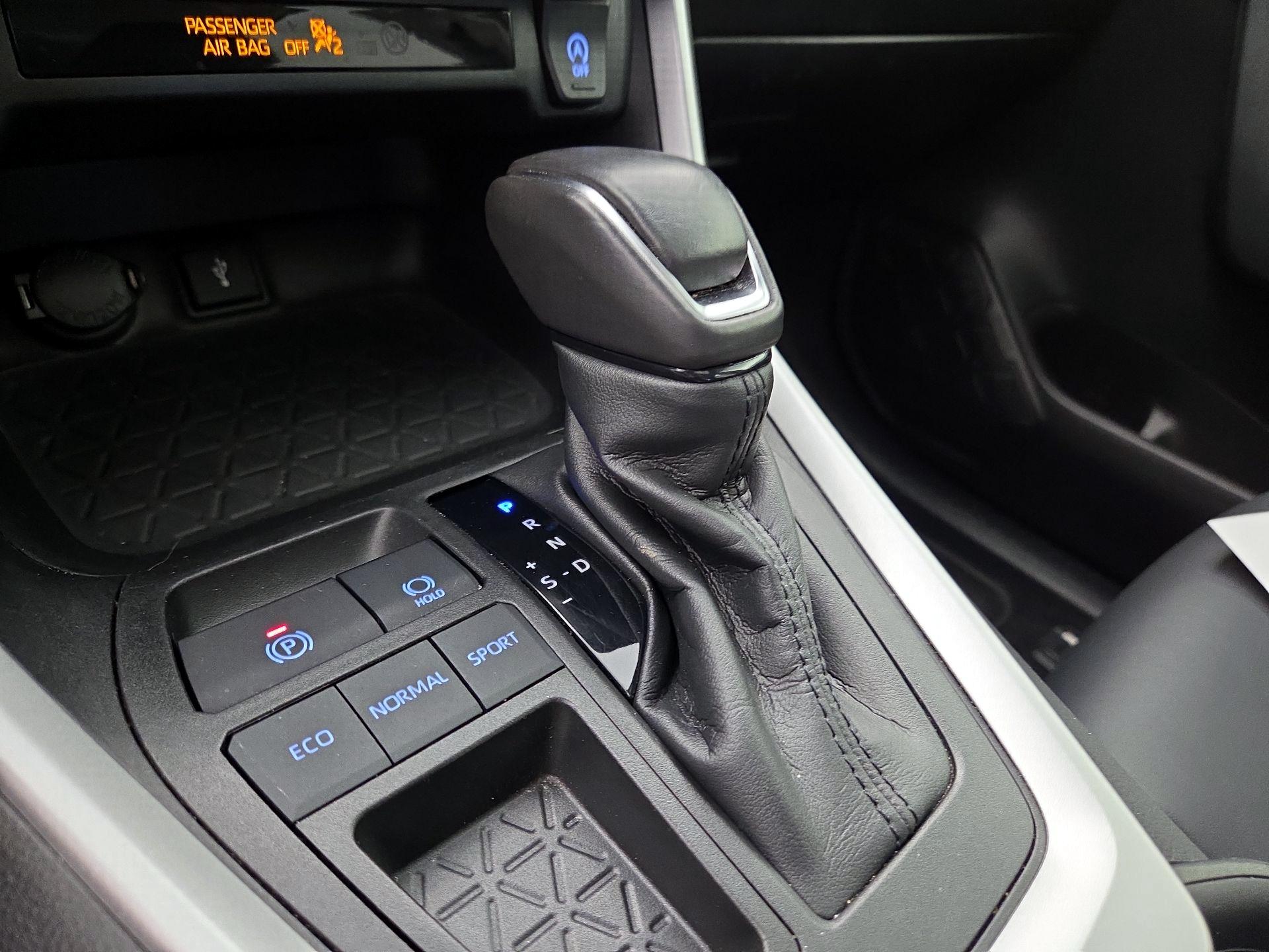 Thumbnail: 2021 Toyota RAV4 - 17