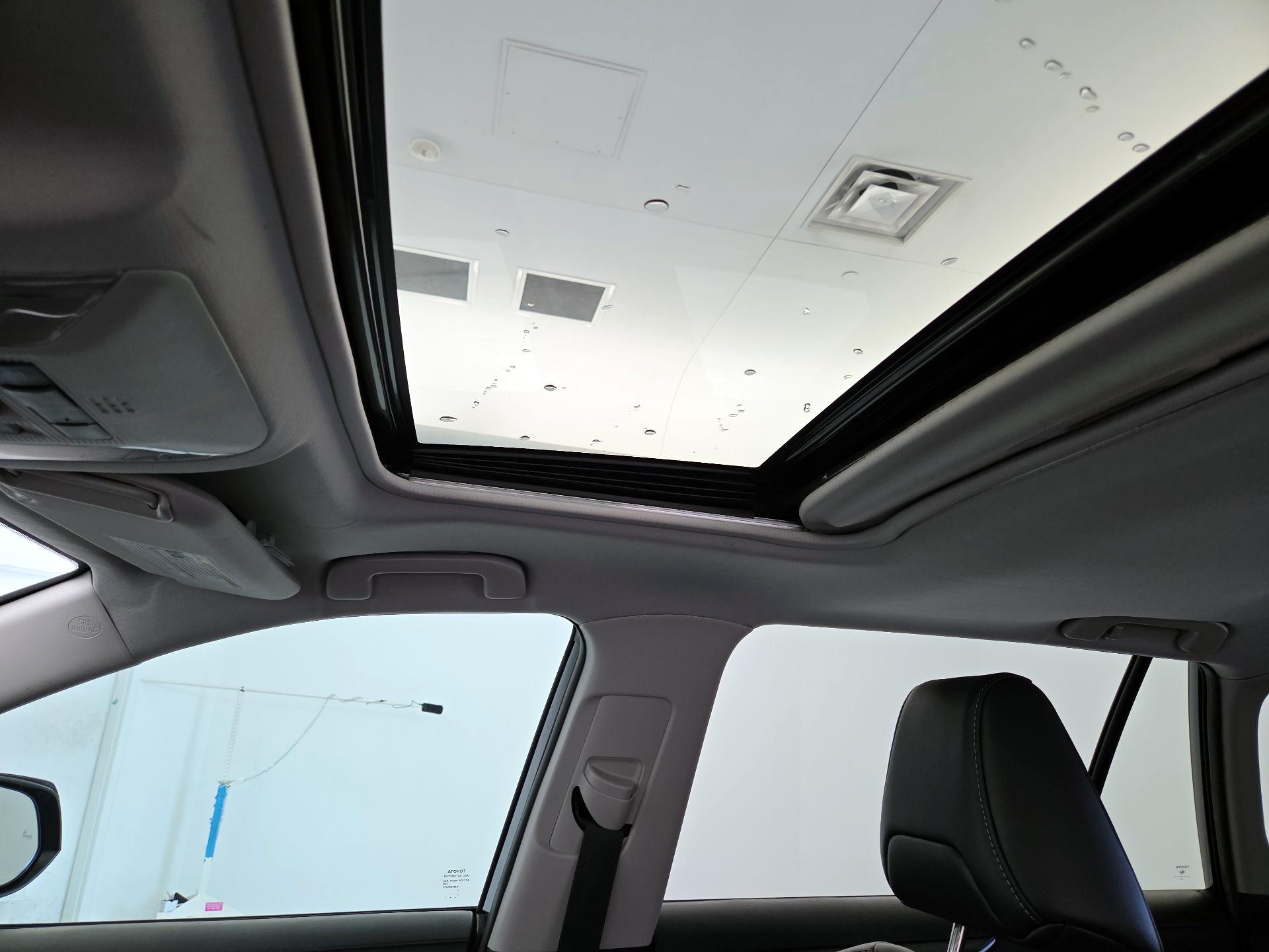 Thumbnail: 2021 Toyota RAV4 - 19