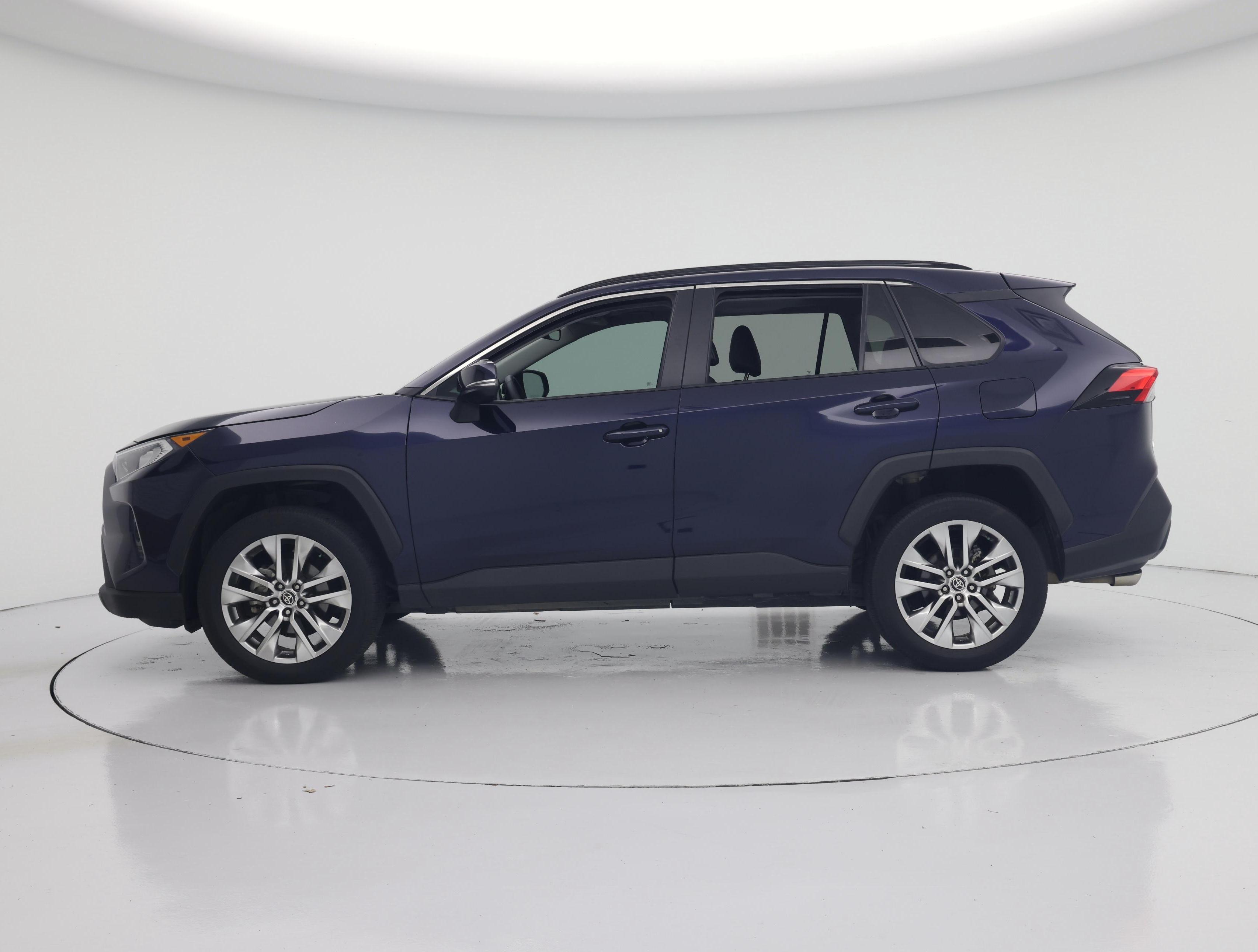 Thumbnail: 2021 Toyota RAV4 - 3