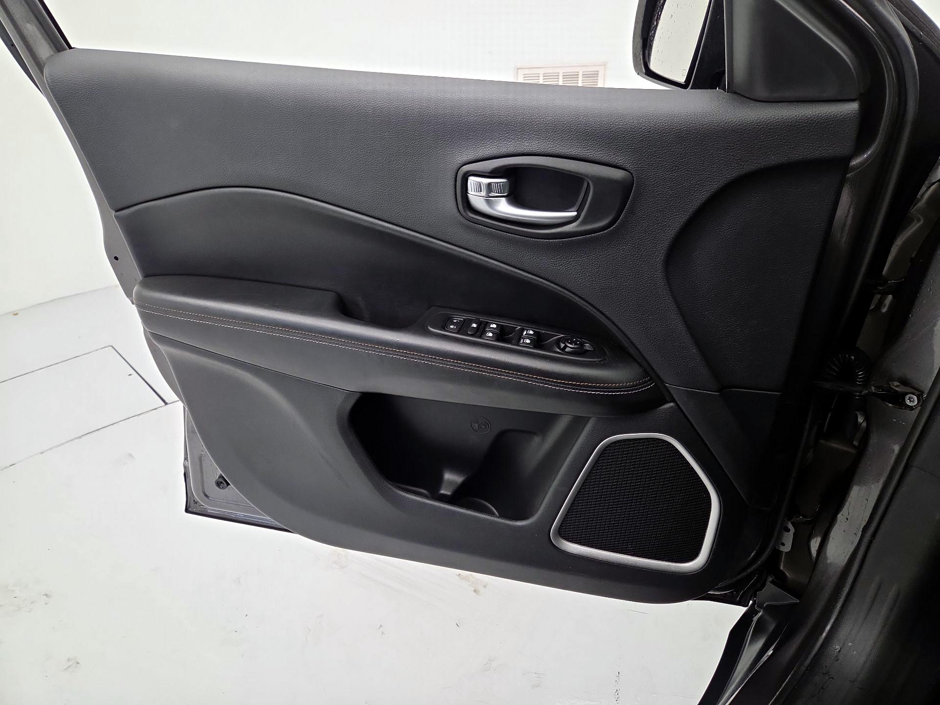 Thumbnail: 2021 Jeep Compass - 12