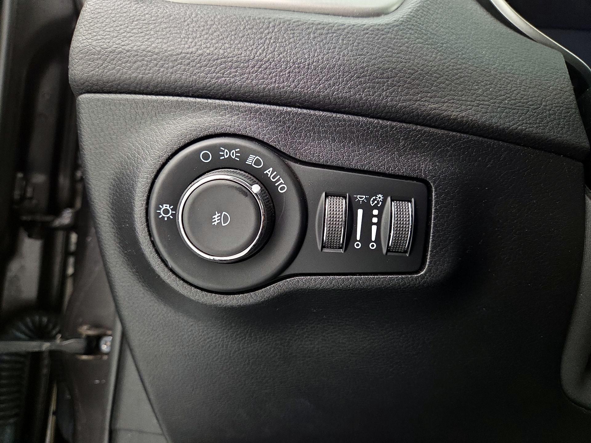 Thumbnail: 2021 Jeep Compass - 13