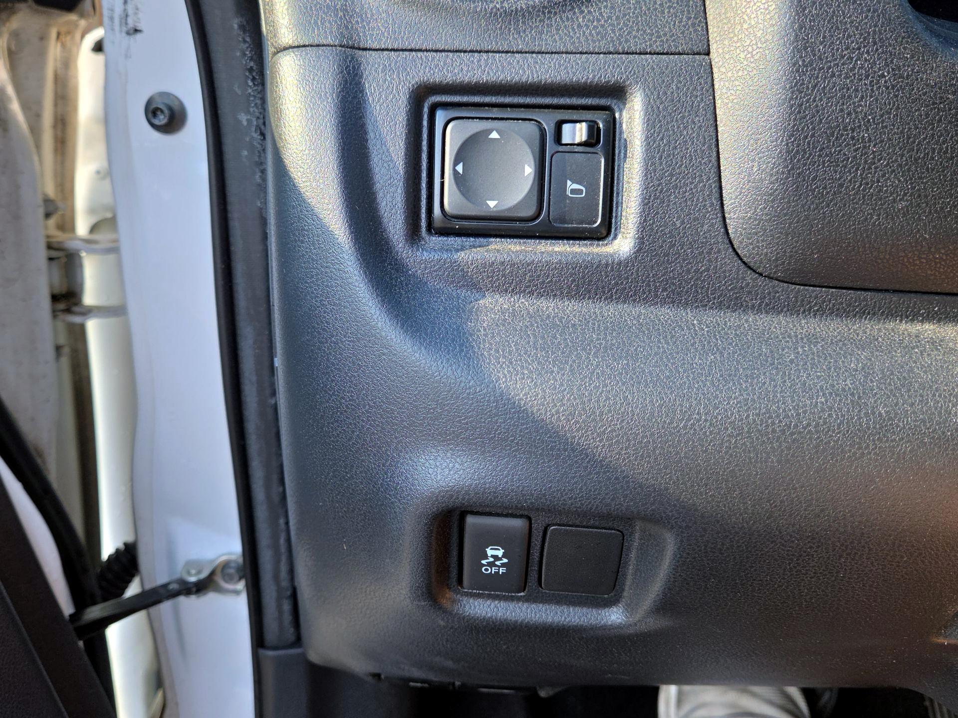 Thumbnail: 2015 Nissan Versa Note - 13
