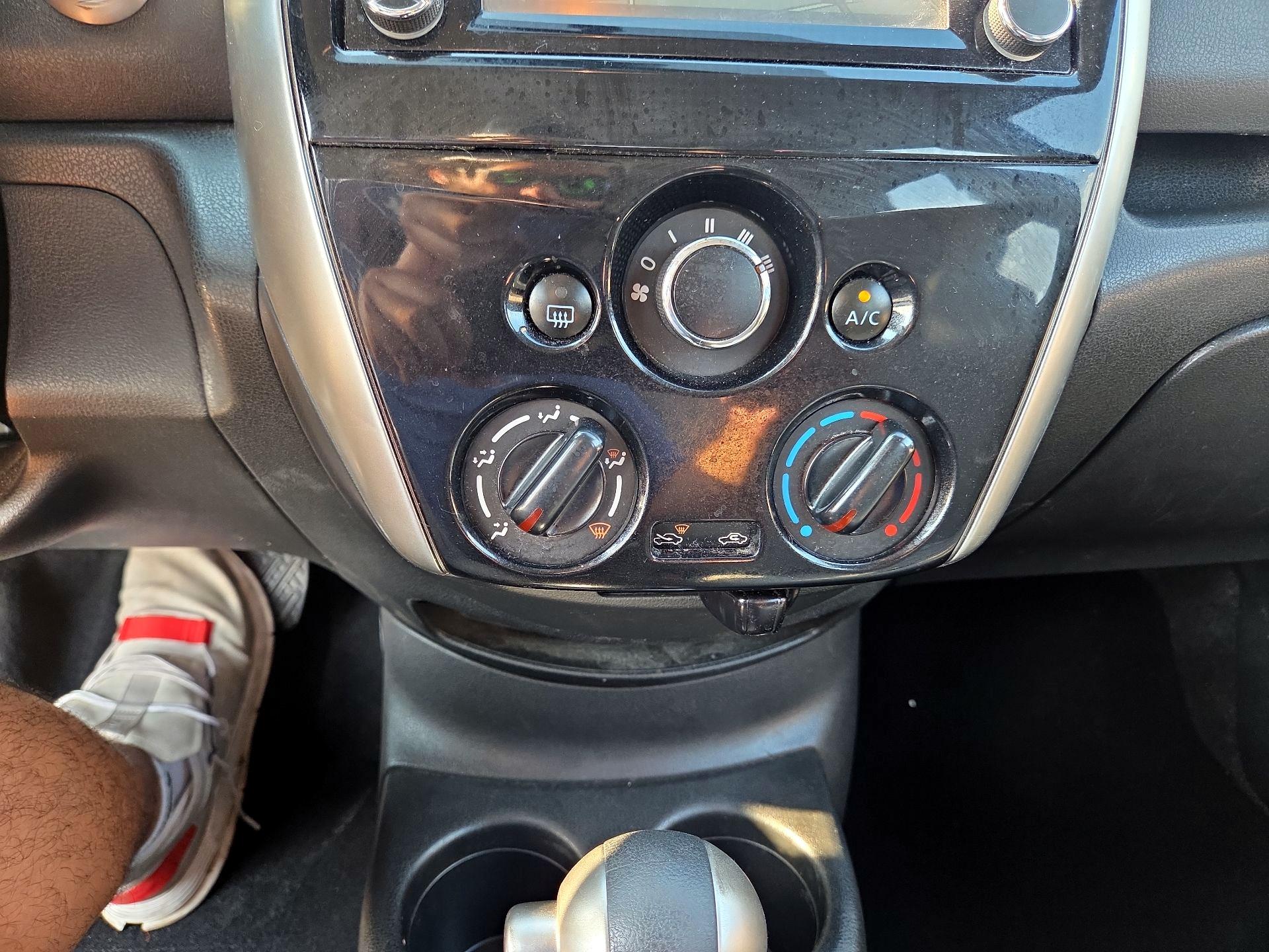 Thumbnail: 2015 Nissan Versa Note - 16
