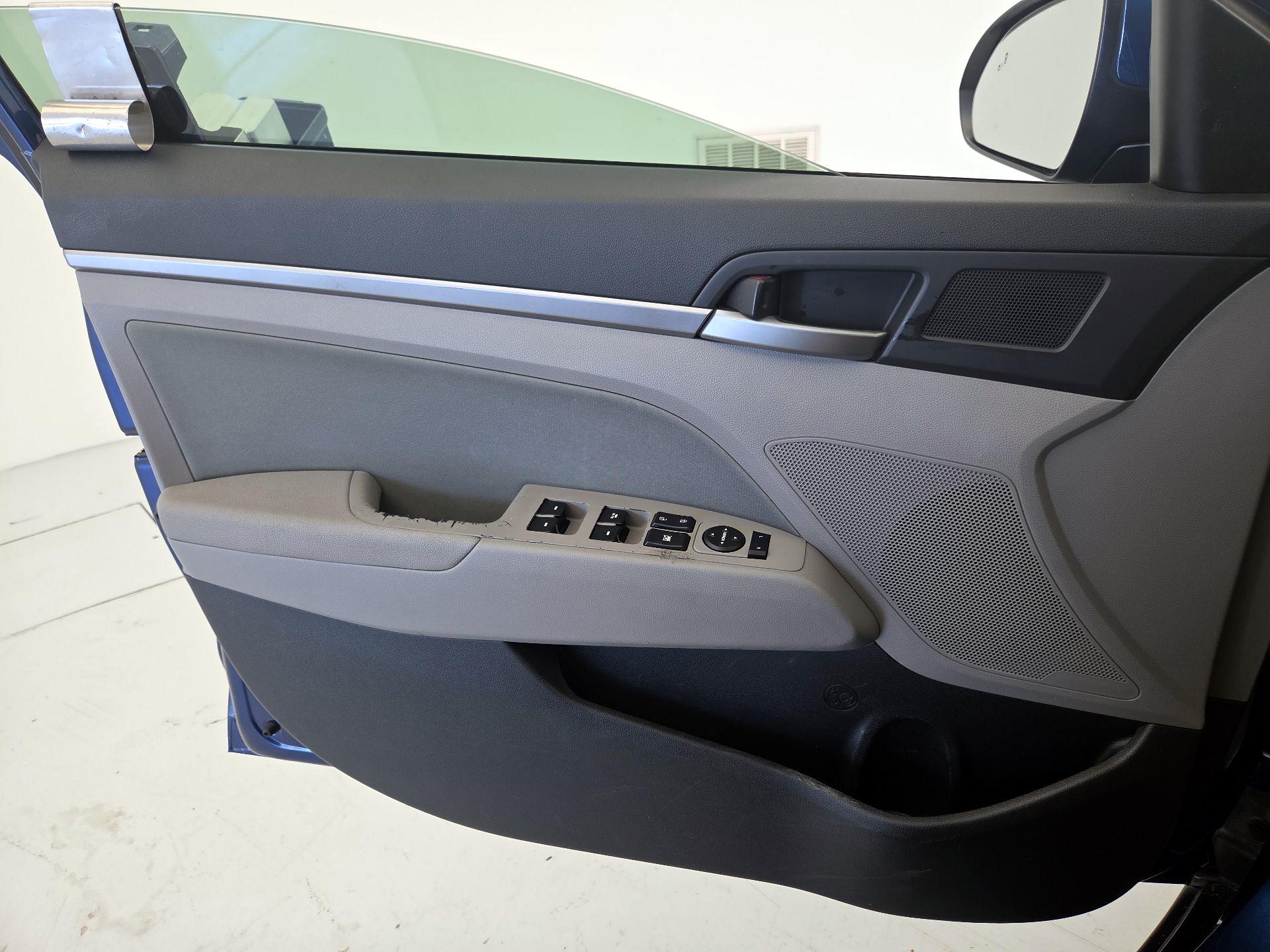 Thumbnail: 2018 Hyundai Elantra - 12