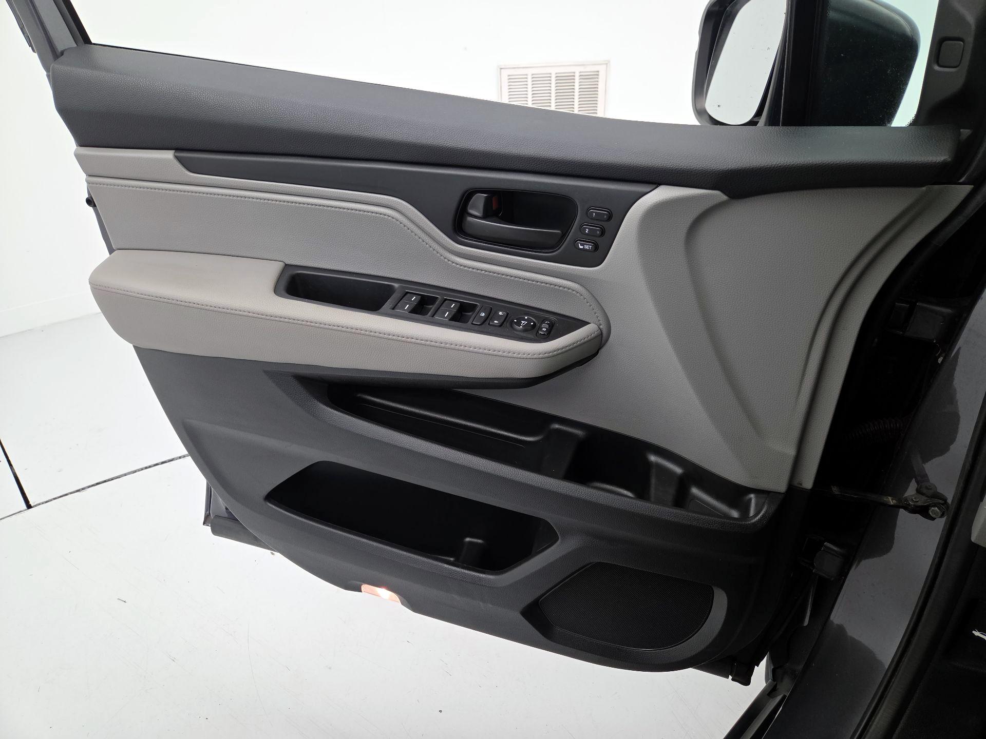 Thumbnail: 2019 Honda Odyssey - 12