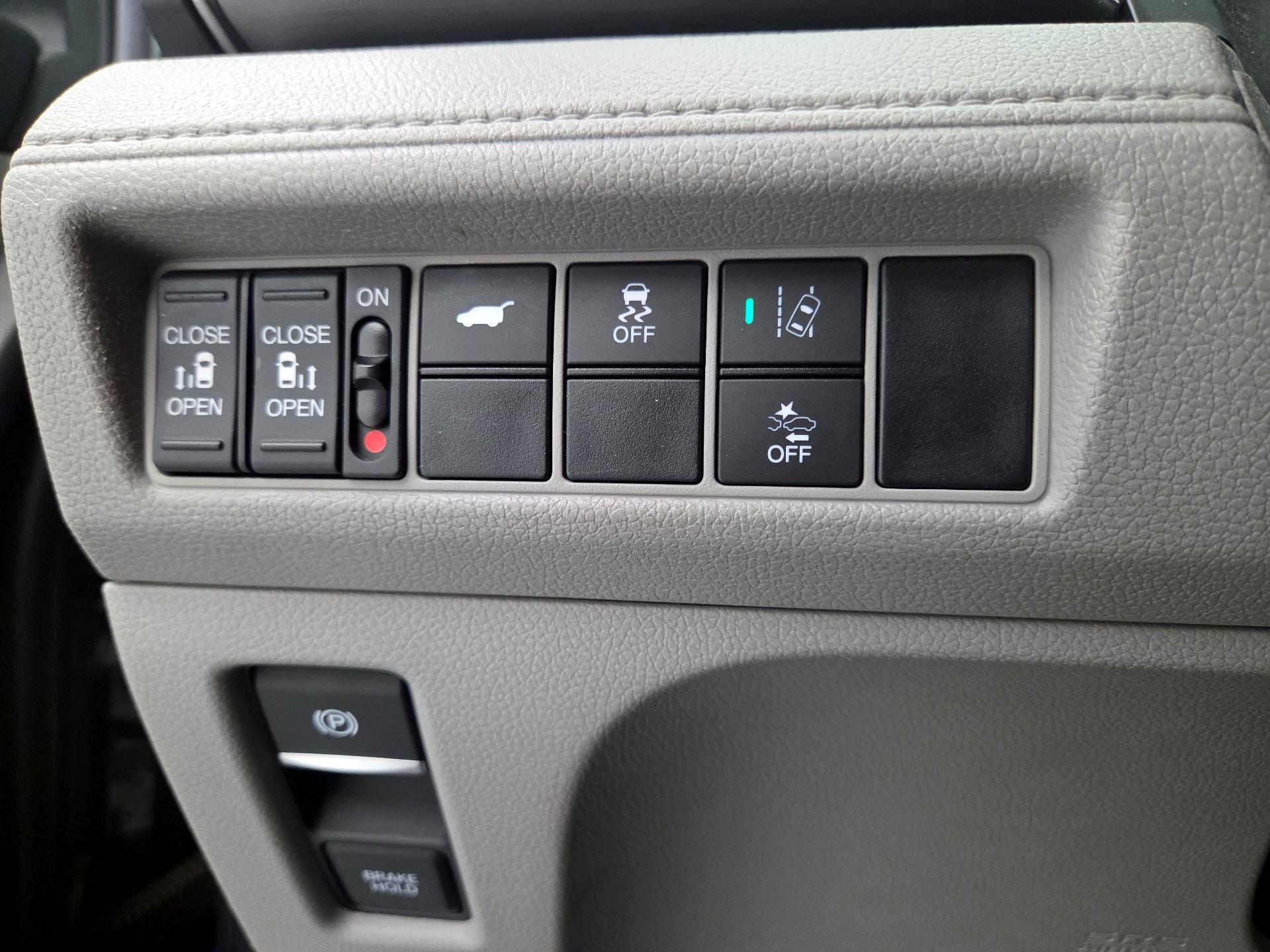 Thumbnail: 2019 Honda Odyssey - 13