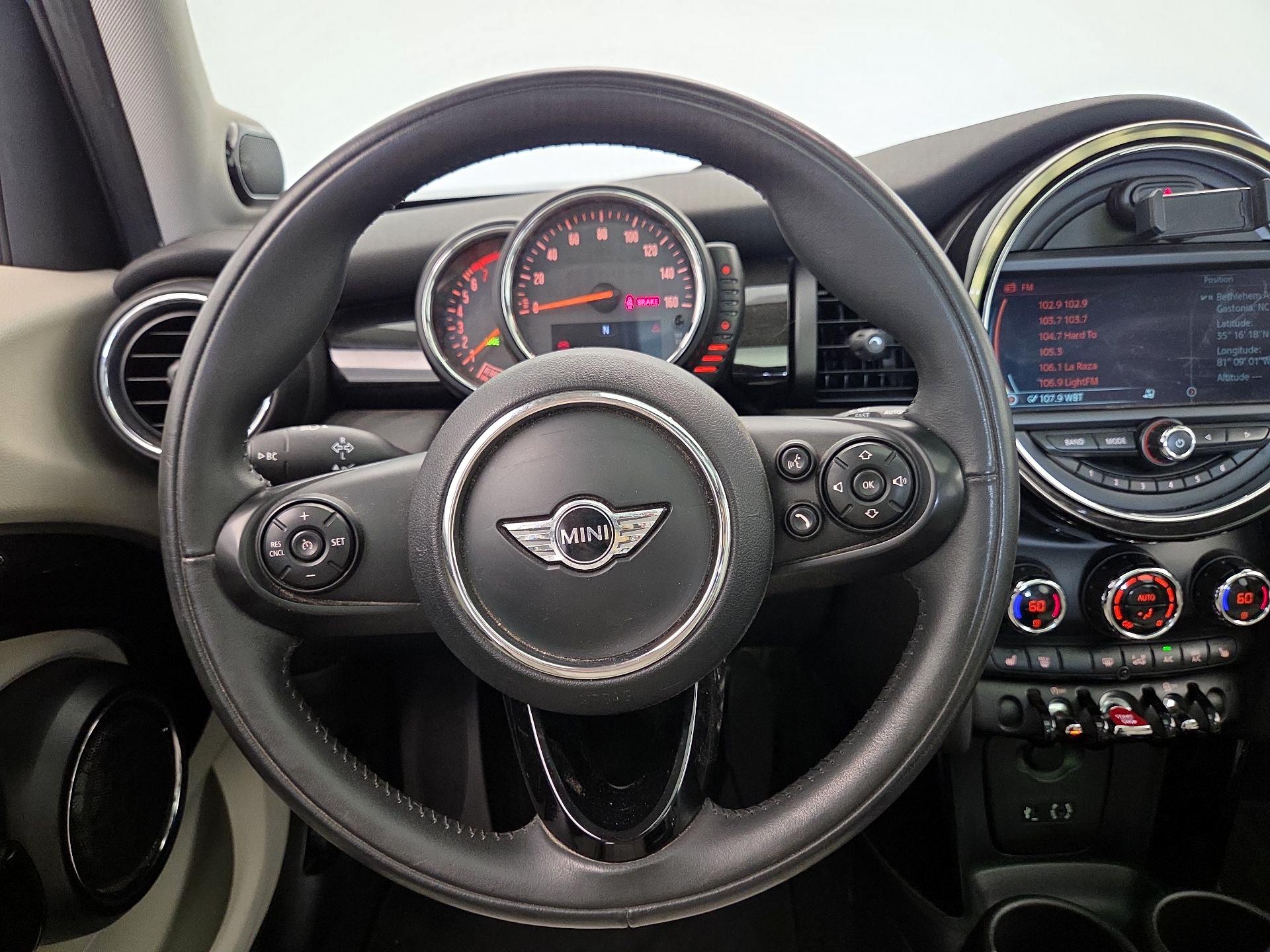 Thumbnail: 2016 MINI Cooper Hardtop - 10