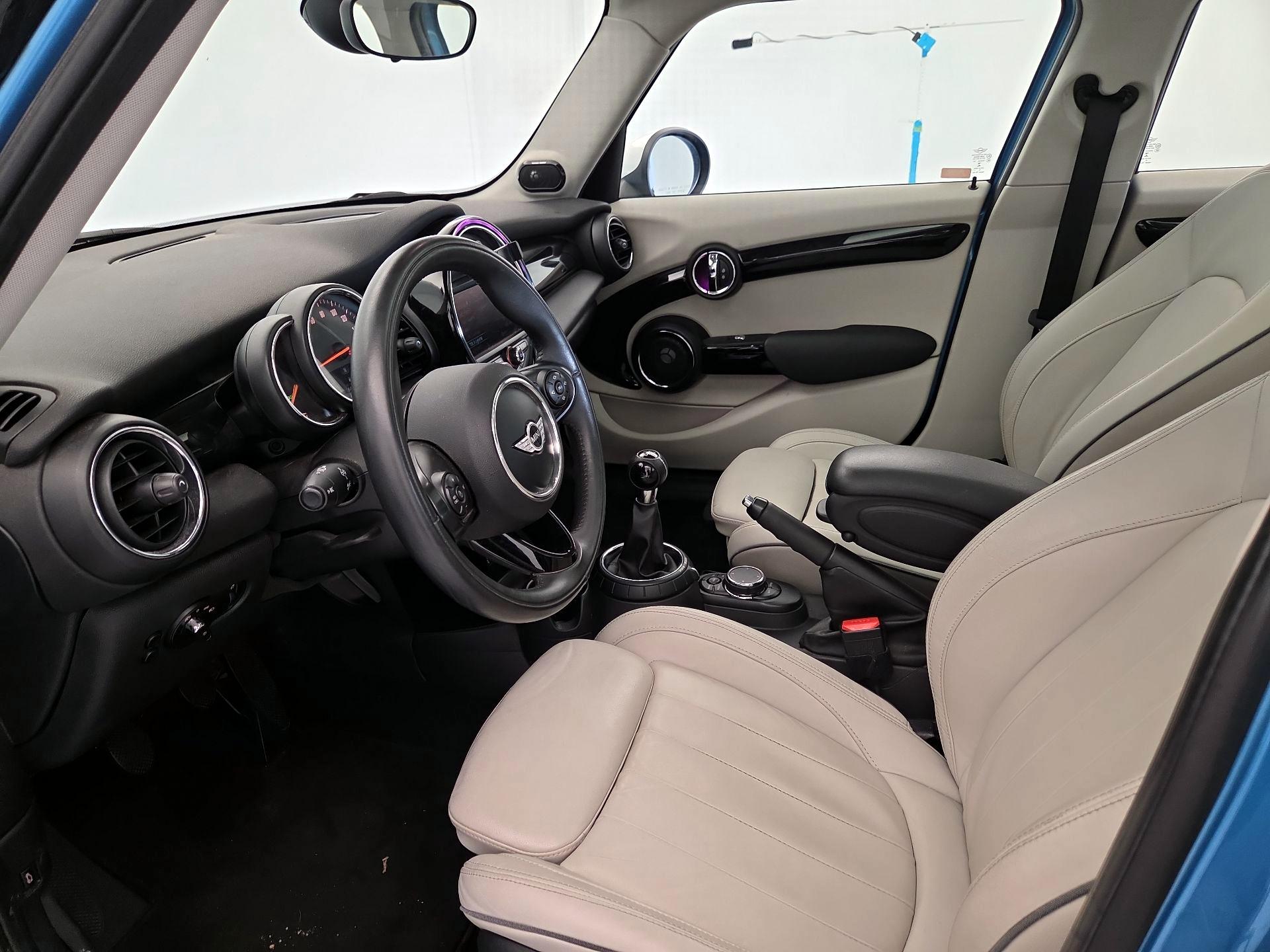 Thumbnail: 2016 MINI Cooper Hardtop - 11