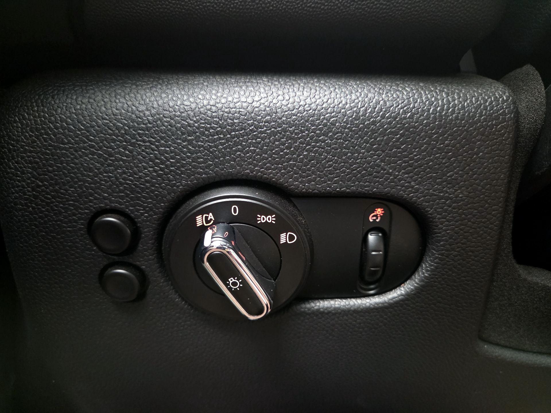 Thumbnail: 2016 MINI Cooper Hardtop - 13