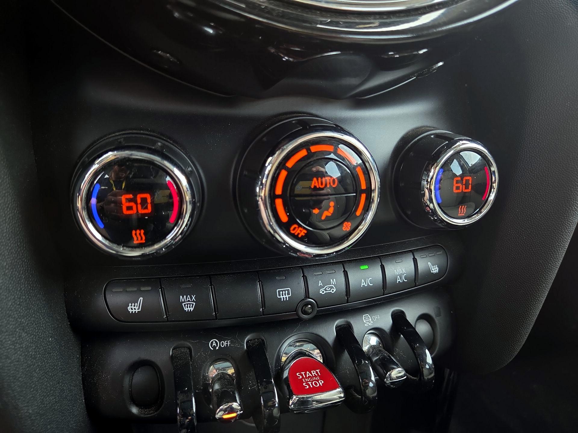 Thumbnail: 2016 MINI Cooper Hardtop - 15