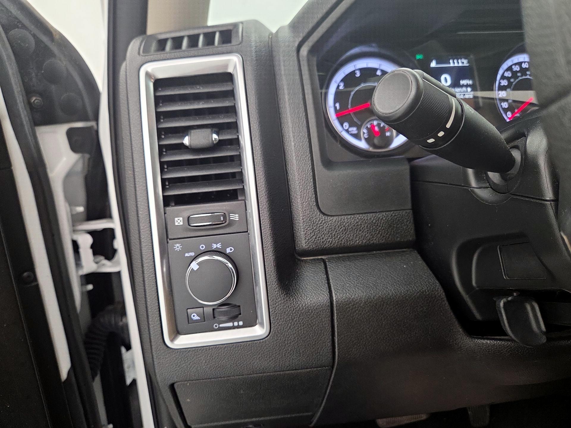 Thumbnail: 2021 RAM 1500 Classic - 13