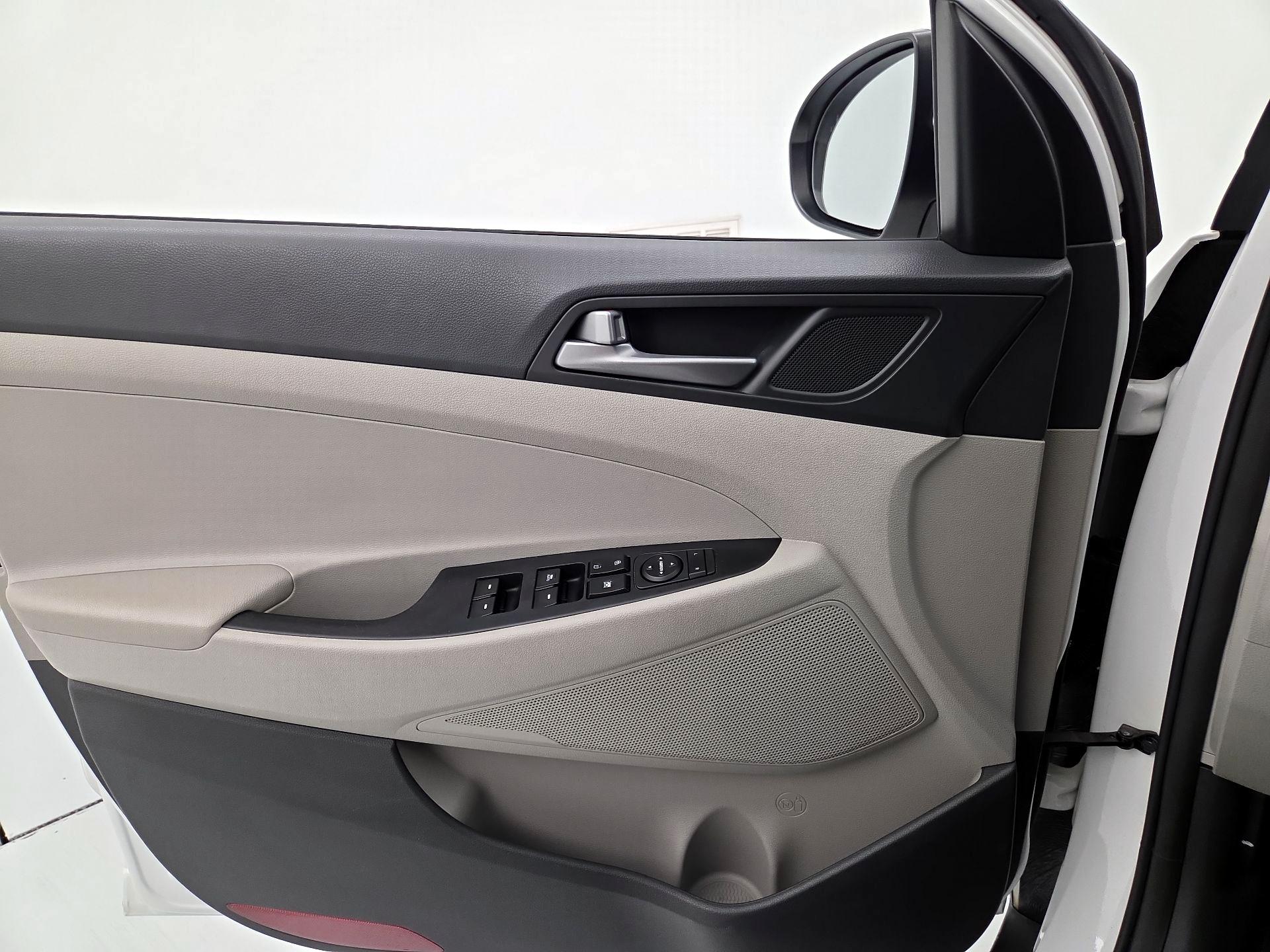 Thumbnail: 2017 Hyundai Tucson - 12
