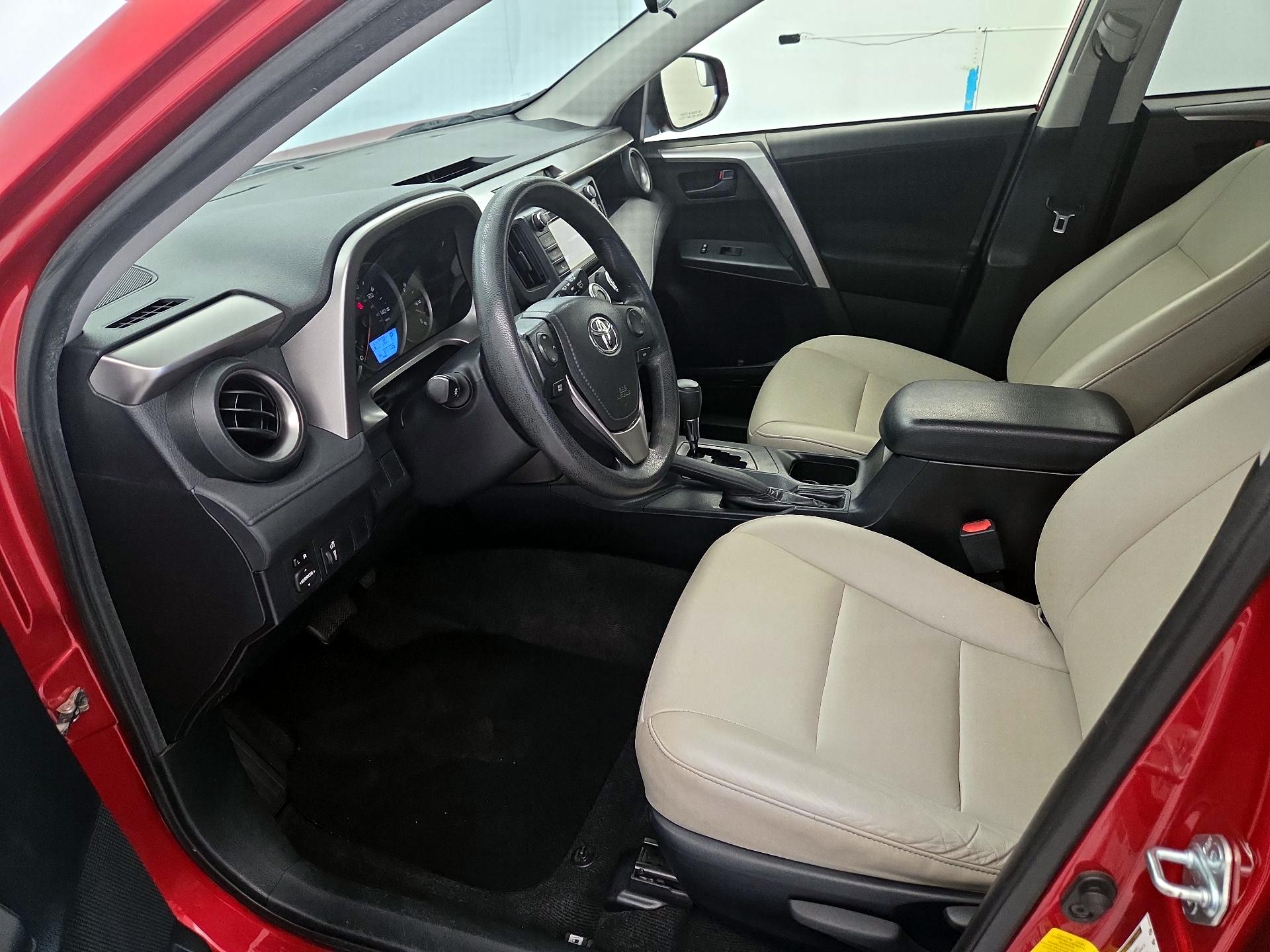 Thumbnail: 2016 Toyota RAV4 - 11