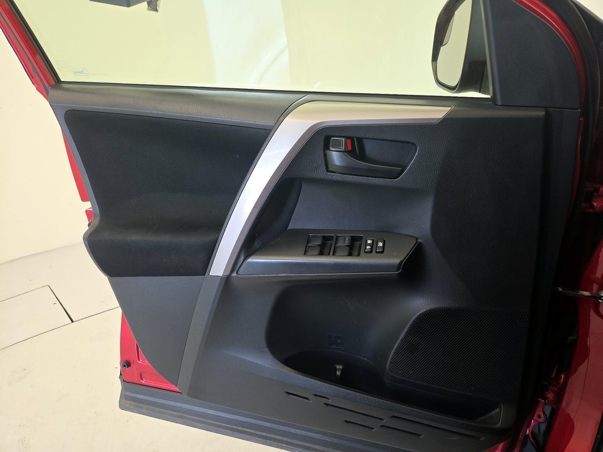 Thumbnail: 2016 Toyota RAV4 - 12
