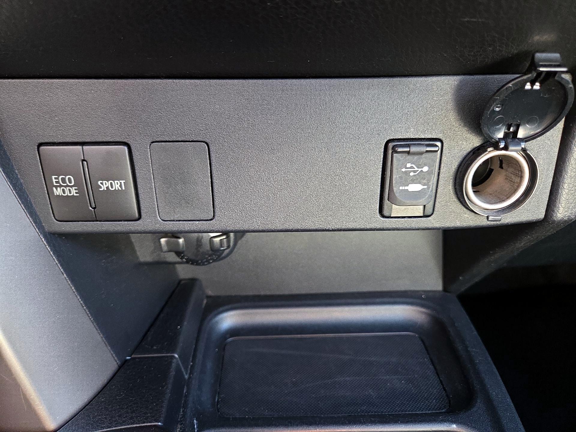 Thumbnail: 2016 Toyota RAV4 - 18