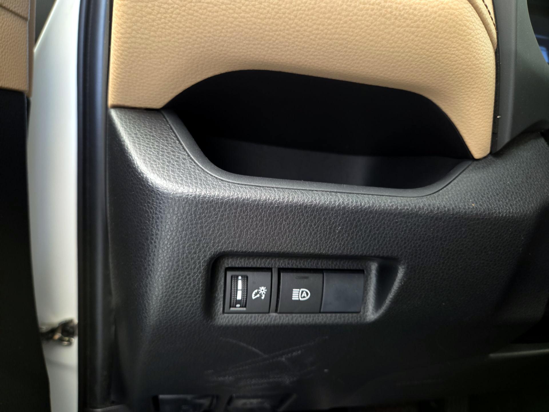 Thumbnail: 2019 Toyota RAV4 - 13