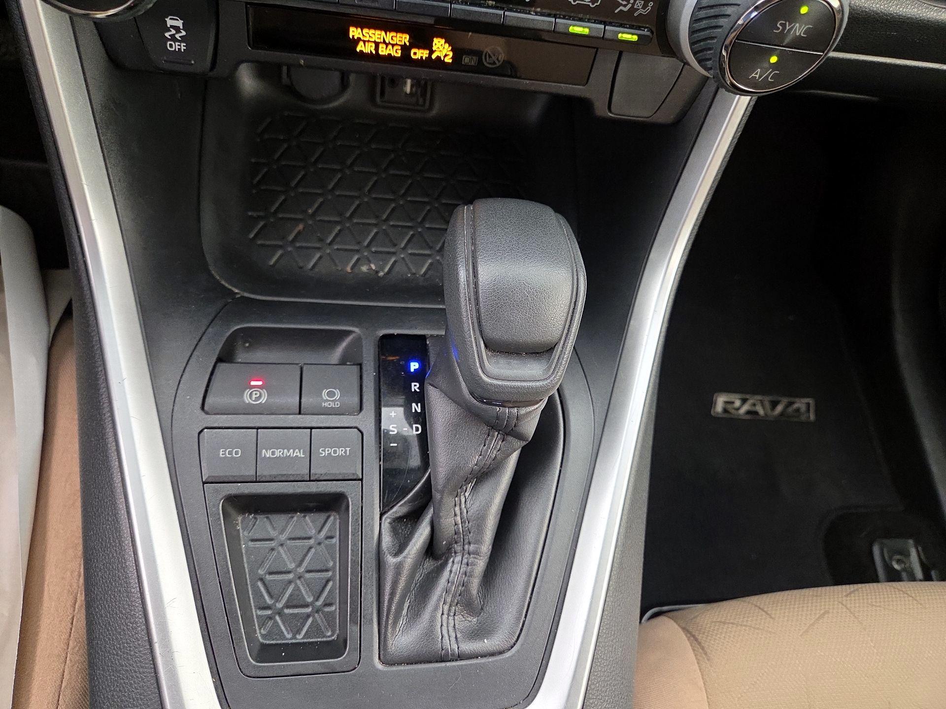 Thumbnail: 2019 Toyota RAV4 - 17