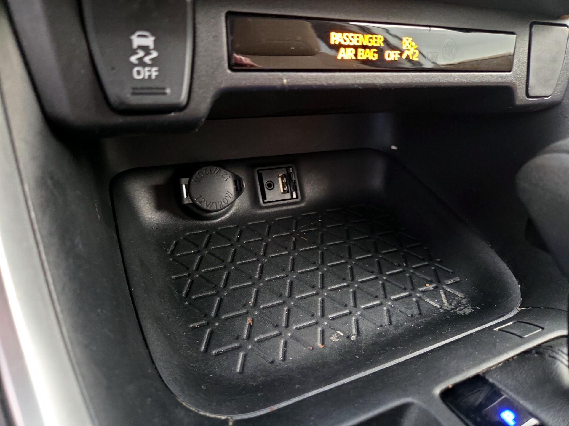 Thumbnail: 2019 Toyota RAV4 - 18
