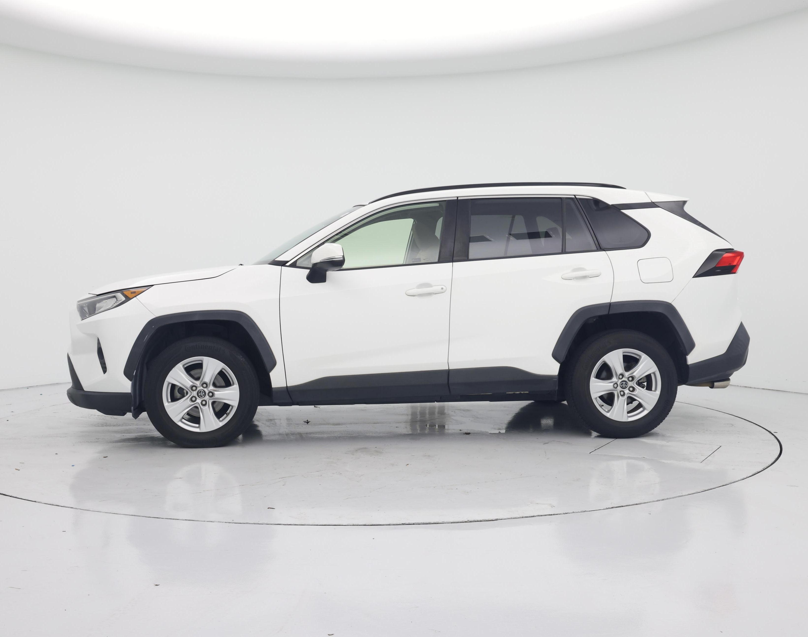 Thumbnail: 2019 Toyota RAV4 - 3