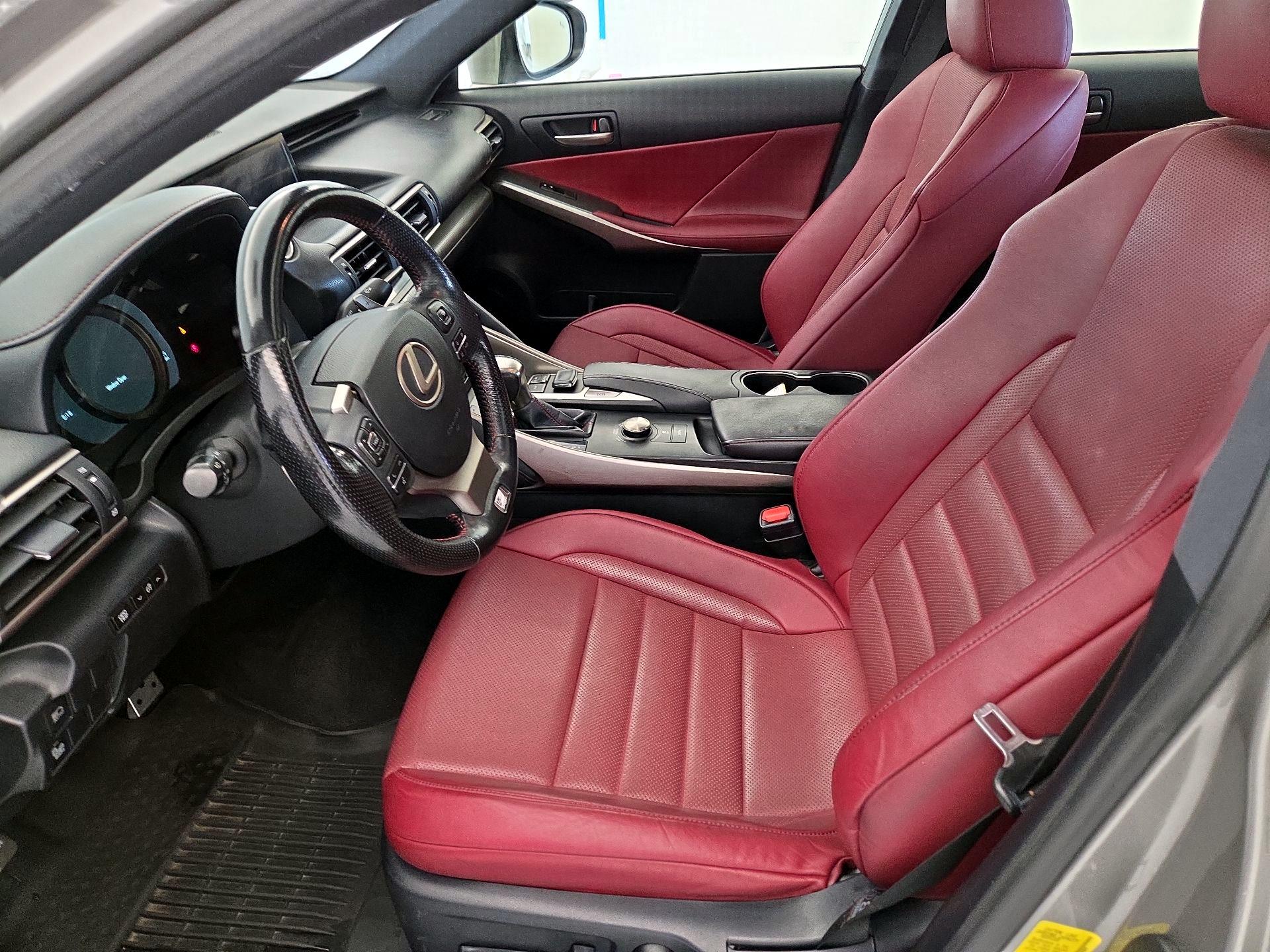 Thumbnail: 2018 Lexus IS - 11