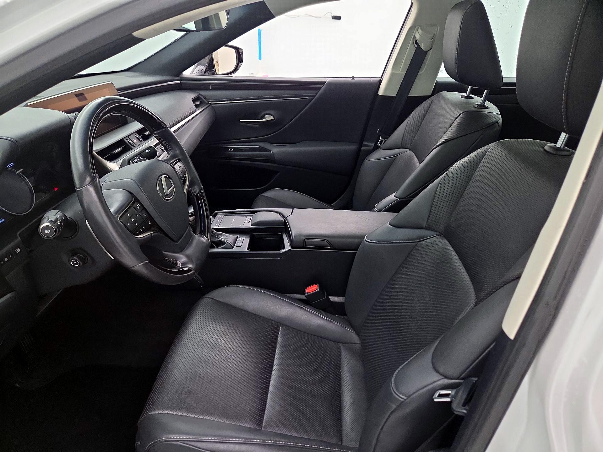 Thumbnail: 2019 Lexus ES - 11