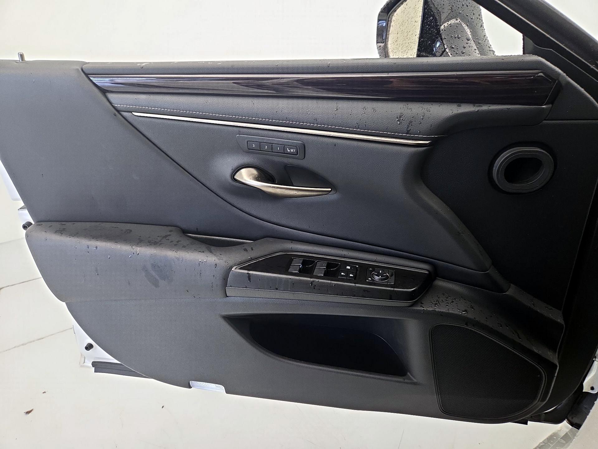 Thumbnail: 2019 Lexus ES - 12
