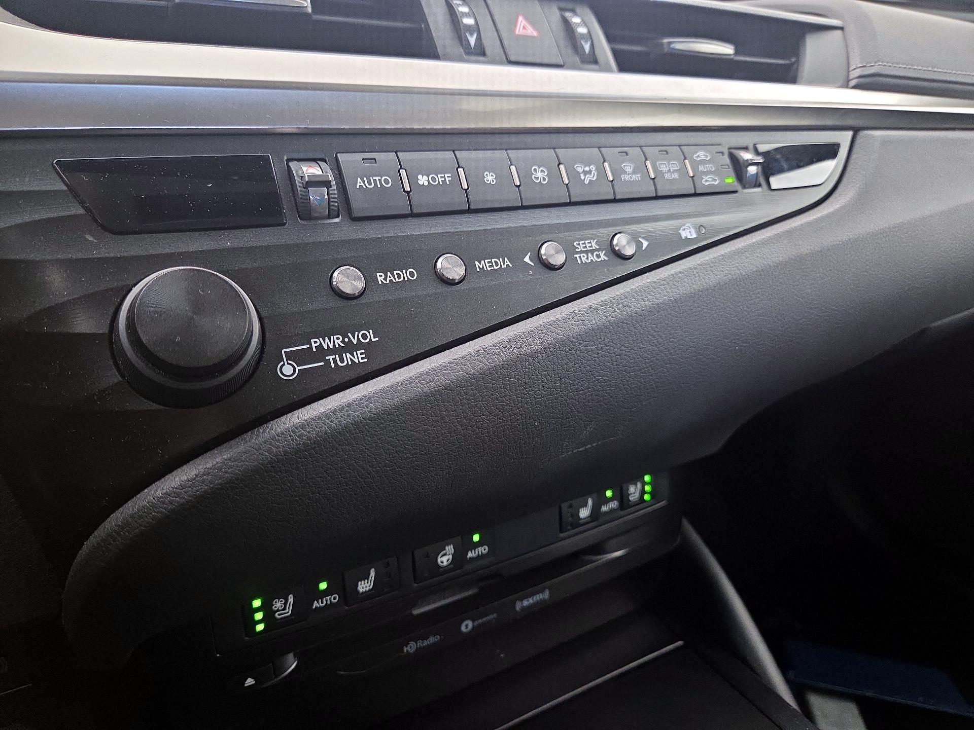 Thumbnail: 2019 Lexus ES - 16