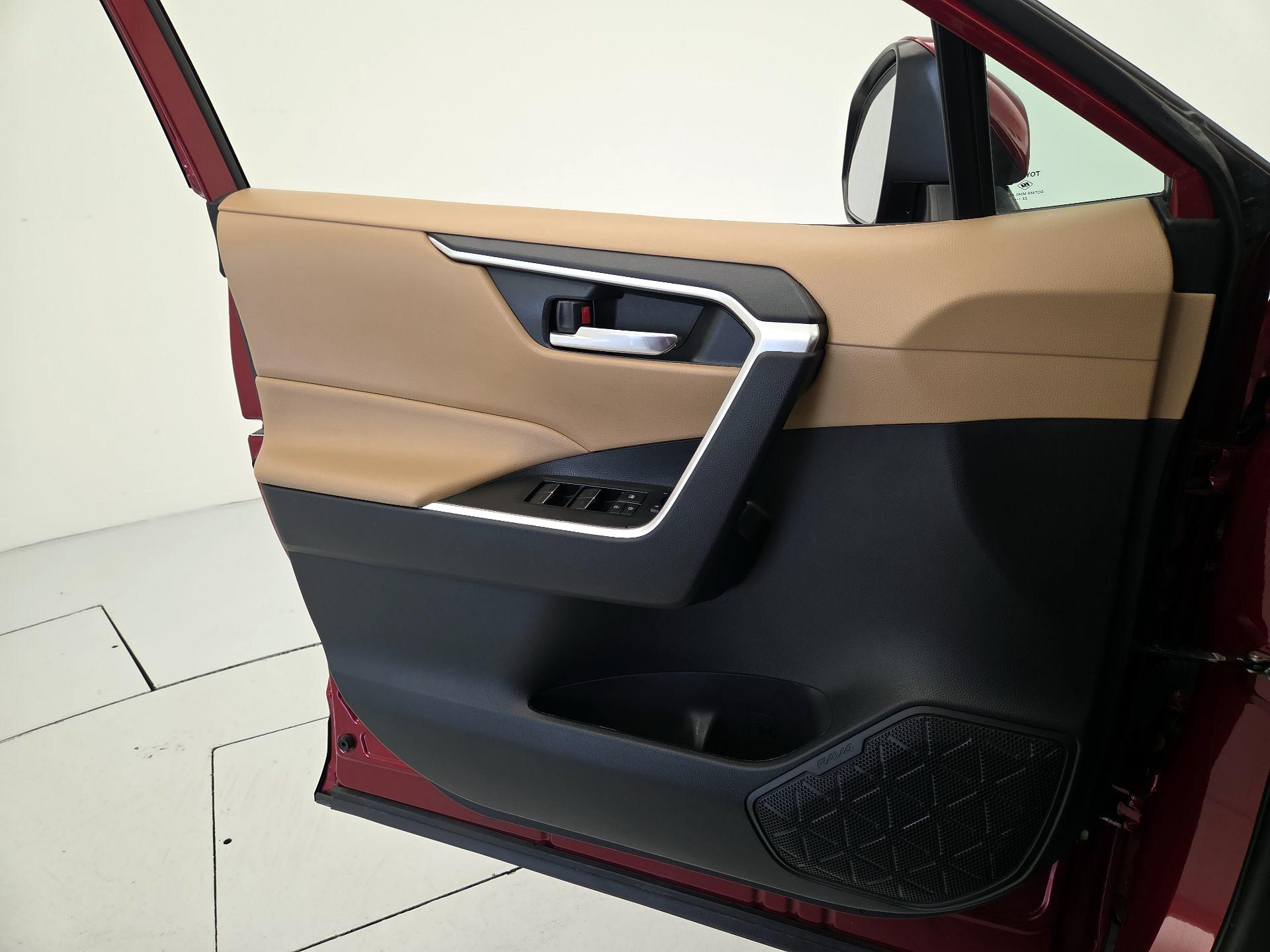 Thumbnail: 2023 Toyota RAV4 - 12