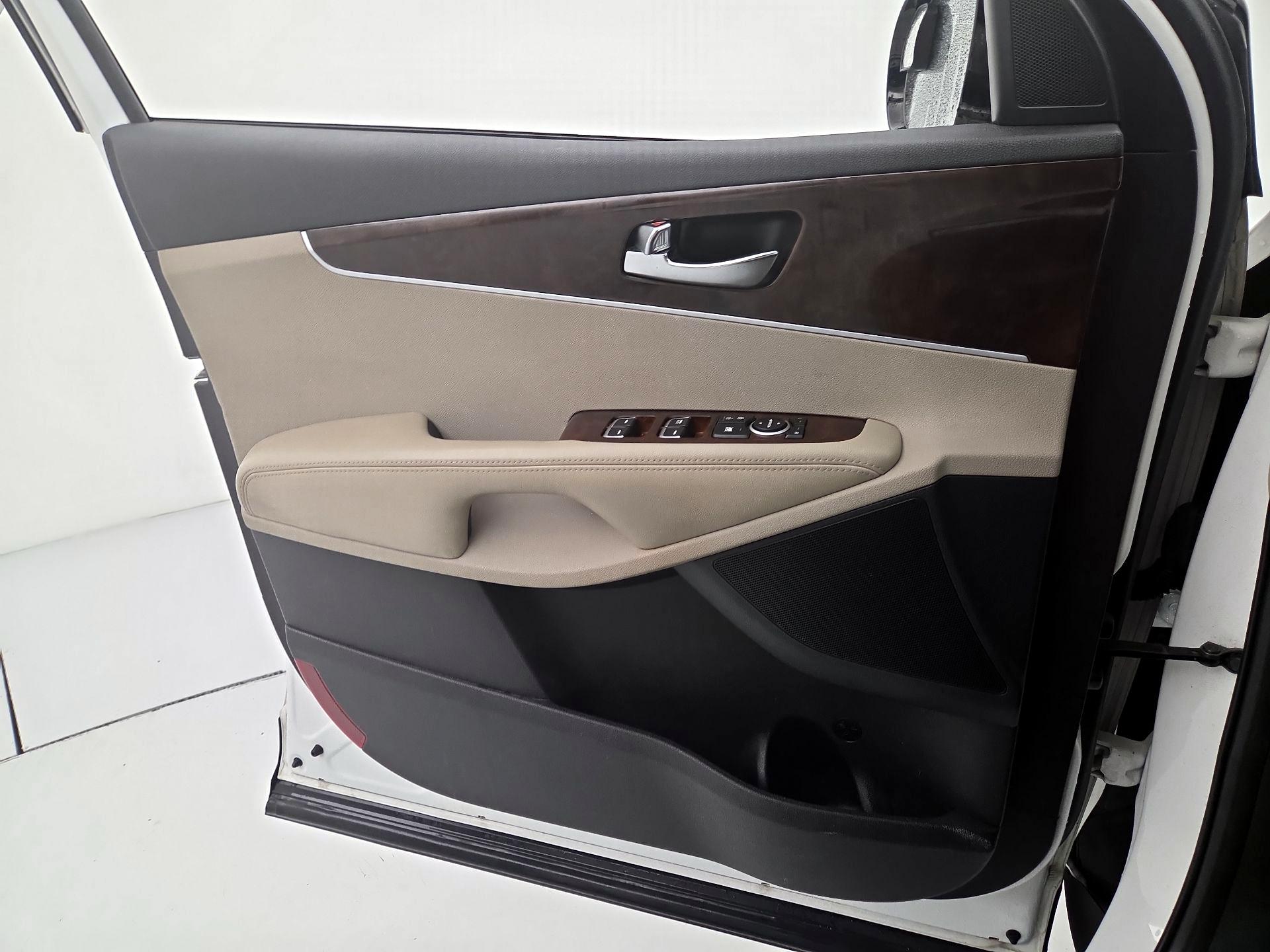 Thumbnail: 2016 Kia Sorento - 12