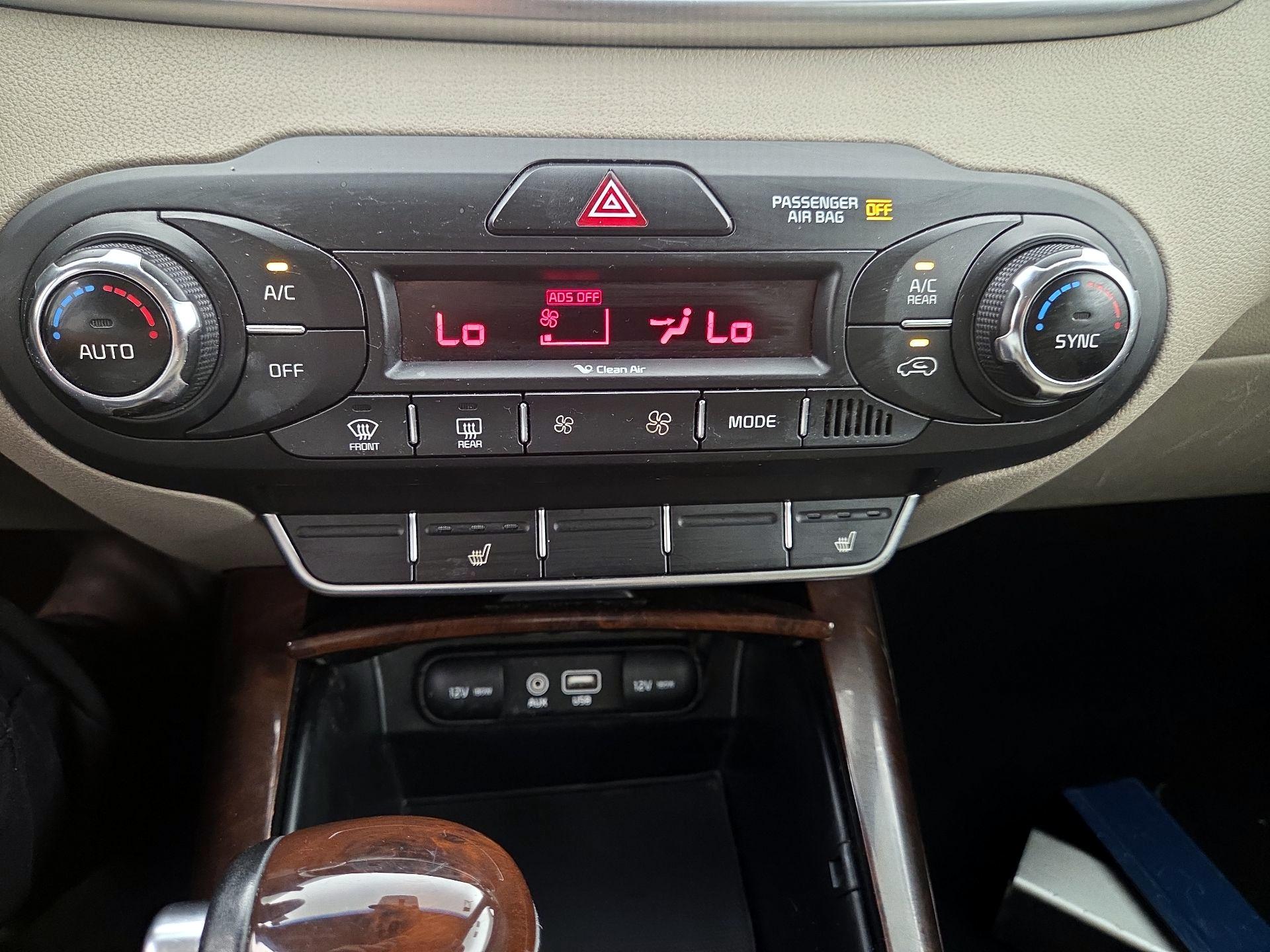 Thumbnail: 2016 Kia Sorento - 16