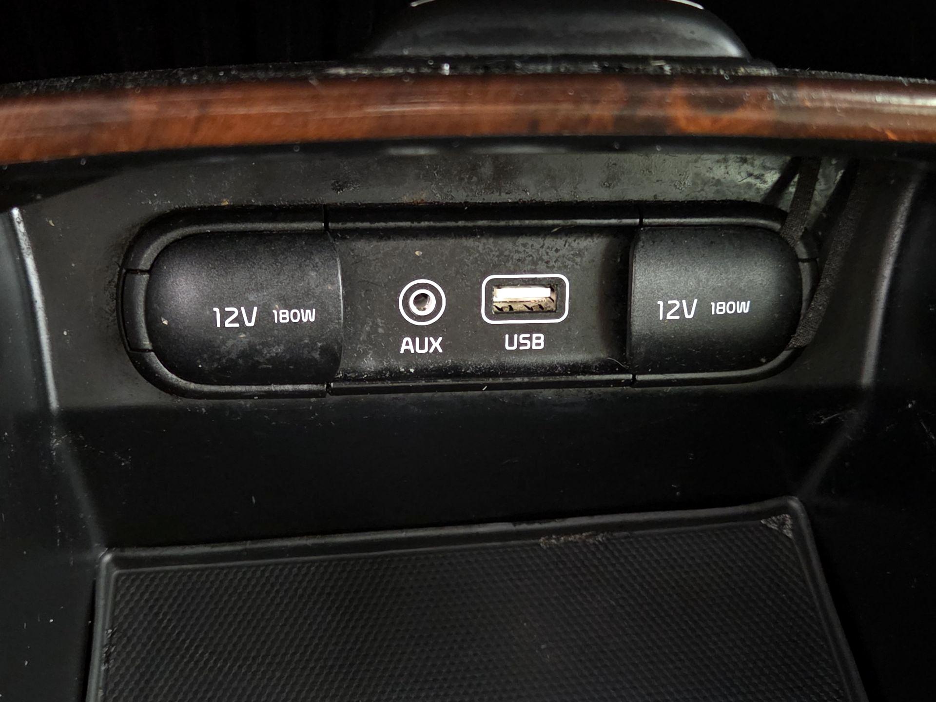 Thumbnail: 2016 Kia Sorento - 18