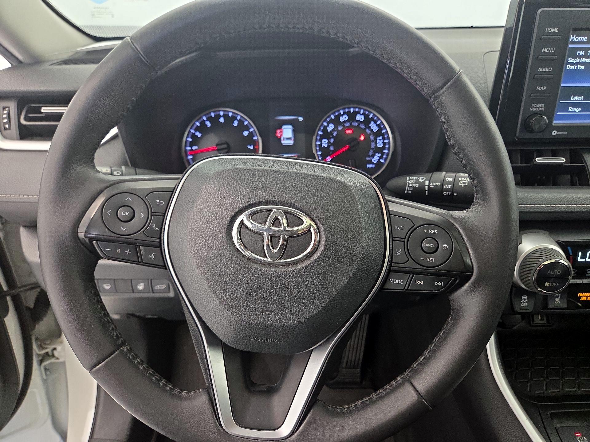 Thumbnail: 2020 Toyota RAV4 - 10