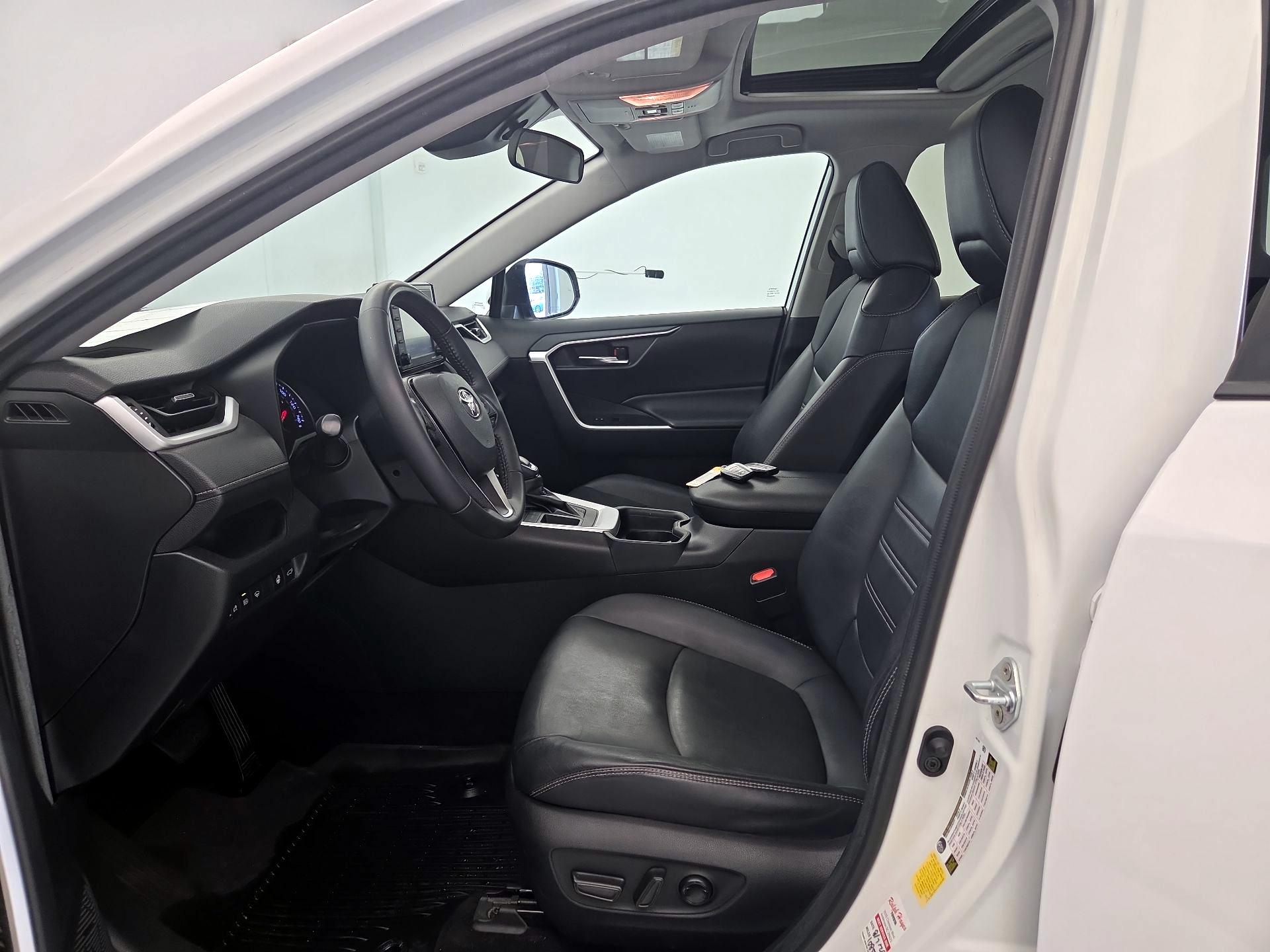 Thumbnail: 2020 Toyota RAV4 - 11