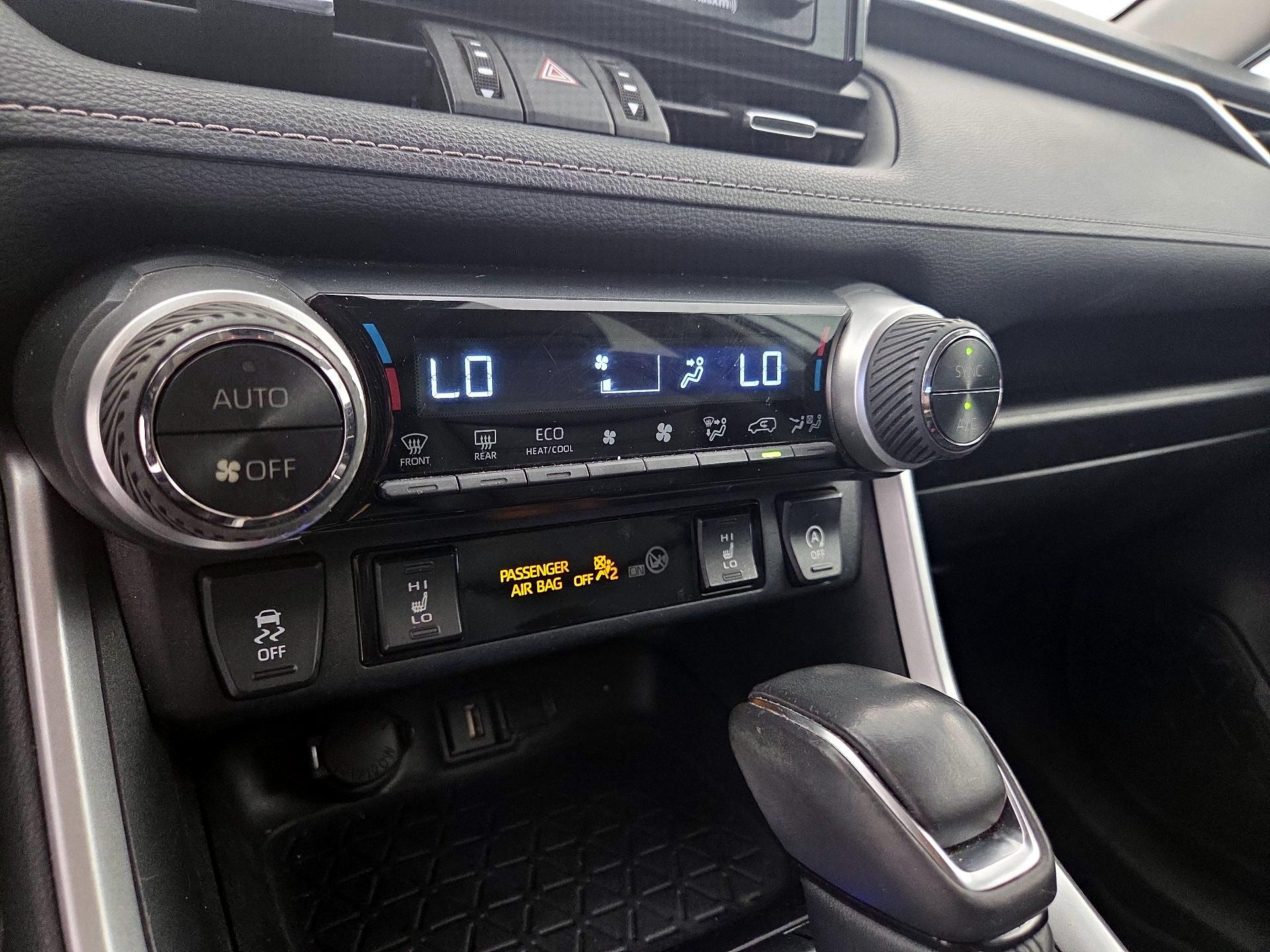 Thumbnail: 2020 Toyota RAV4 - 16