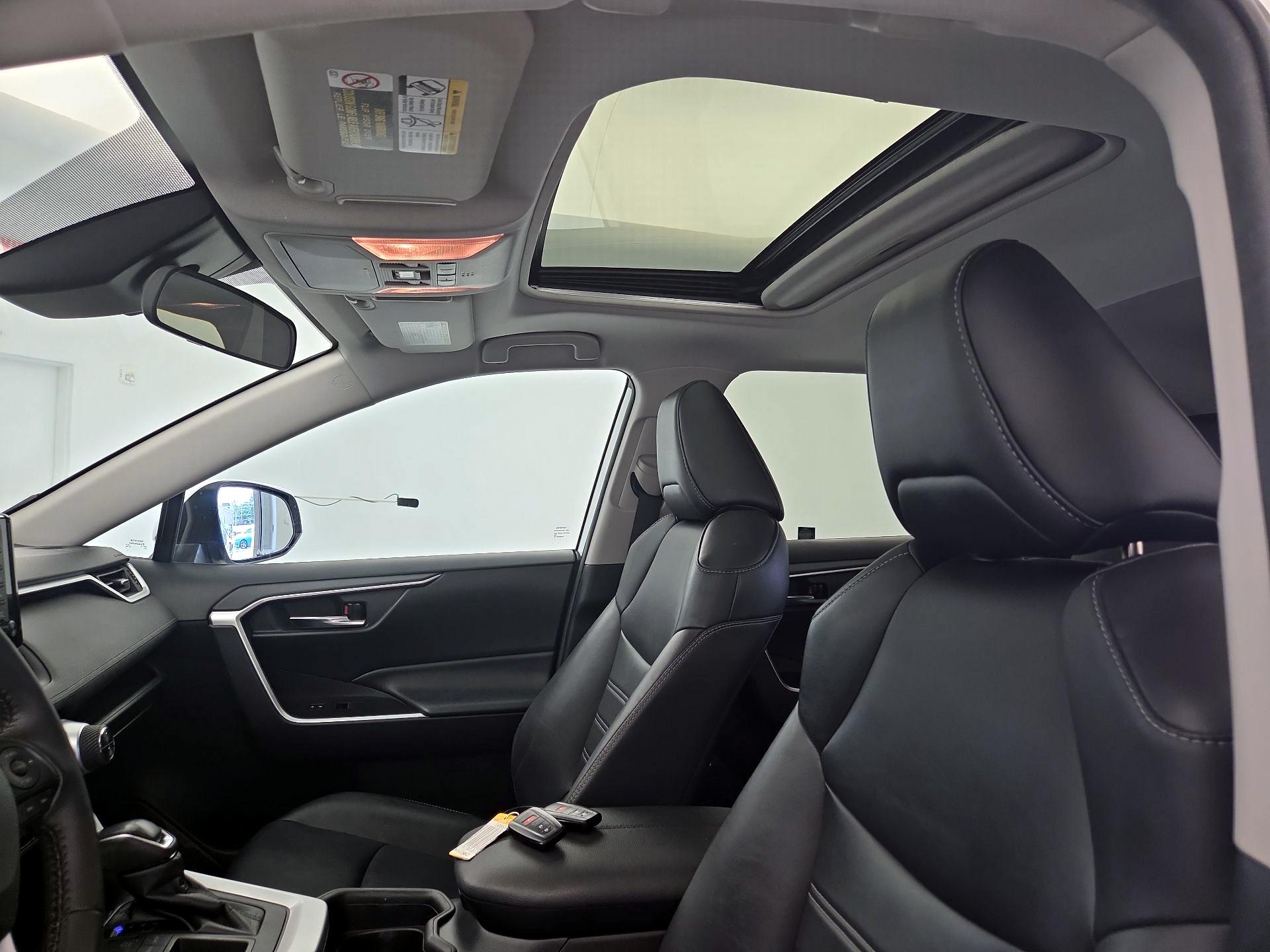 Thumbnail: 2020 Toyota RAV4 - 19