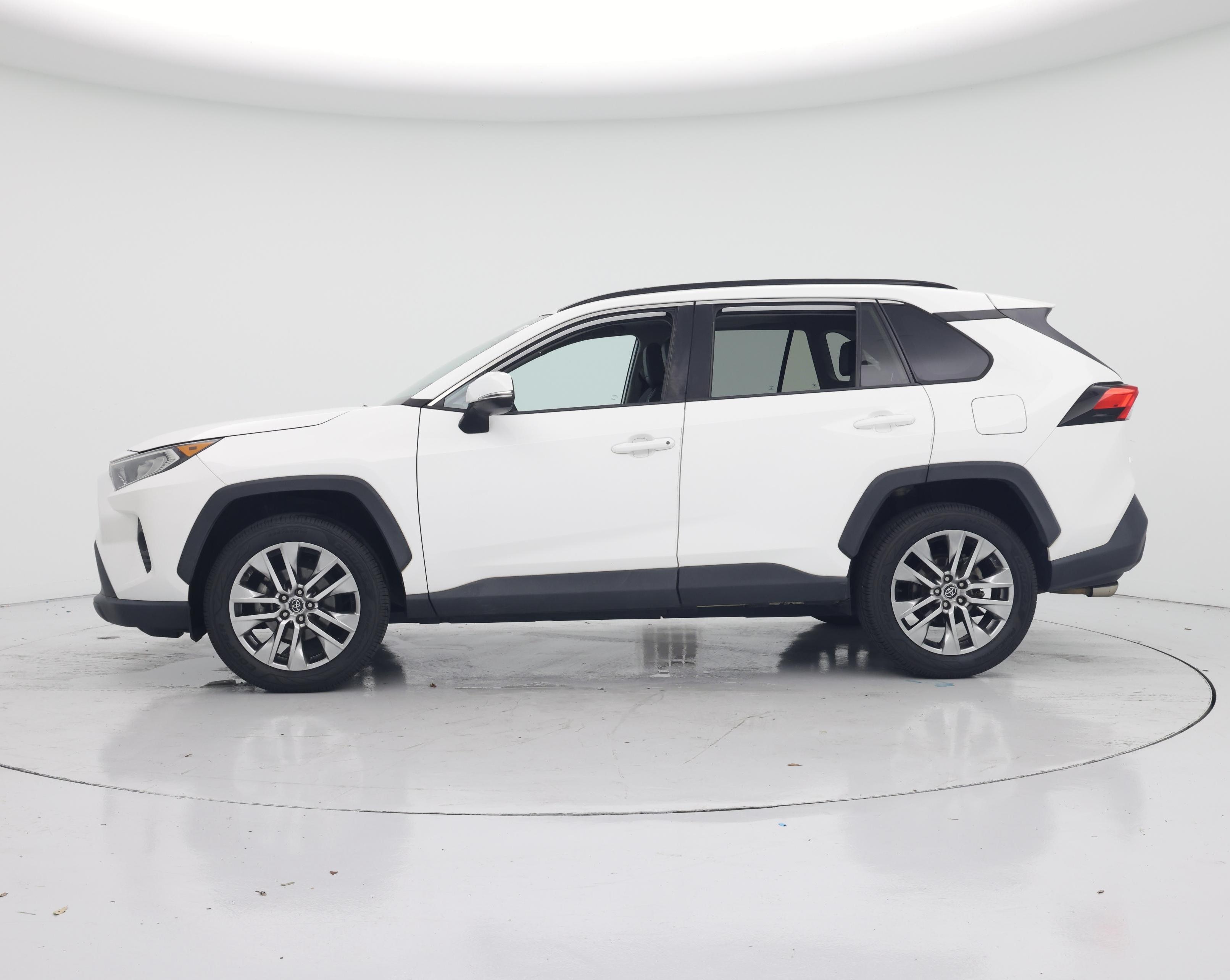 Thumbnail: 2020 Toyota RAV4 - 3
