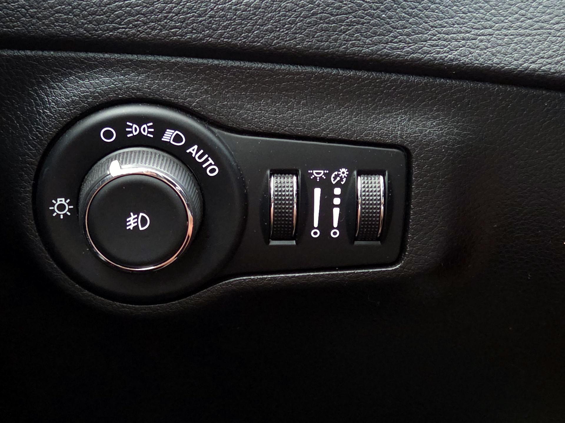 Thumbnail: 2020 Jeep Compass - 13
