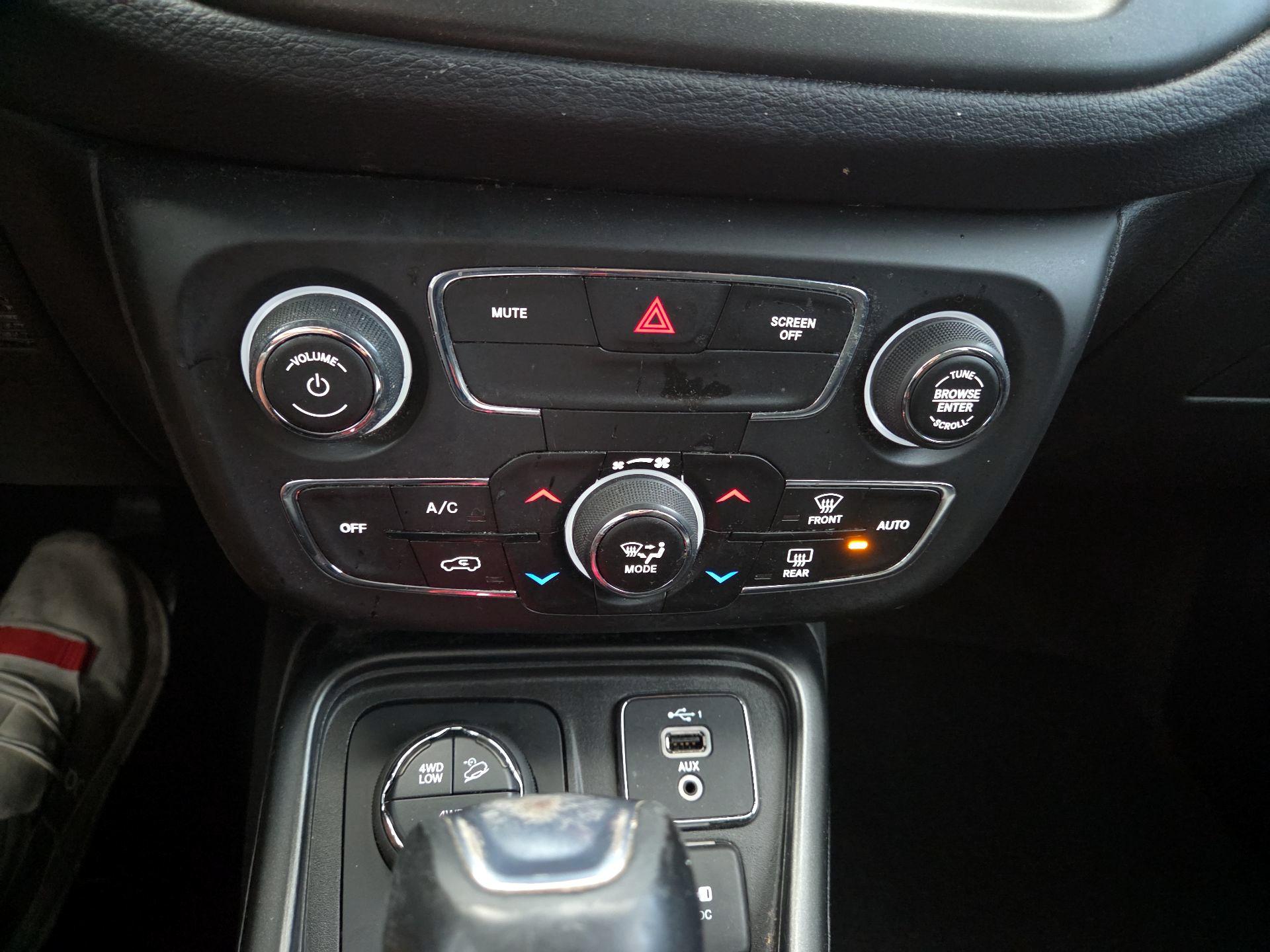 Thumbnail: 2020 Jeep Compass - 16