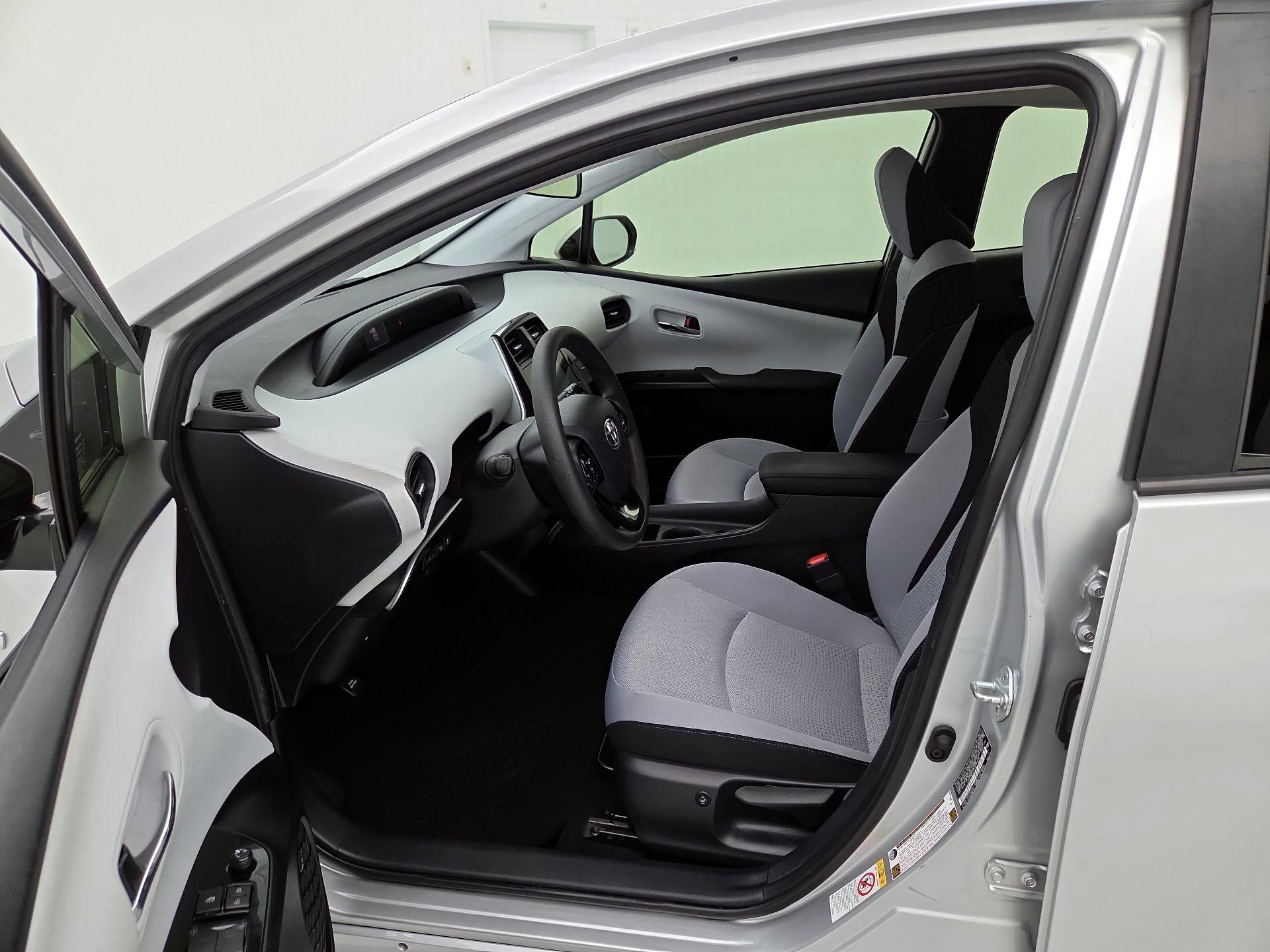 Thumbnail: 2019 Toyota Prius - 11